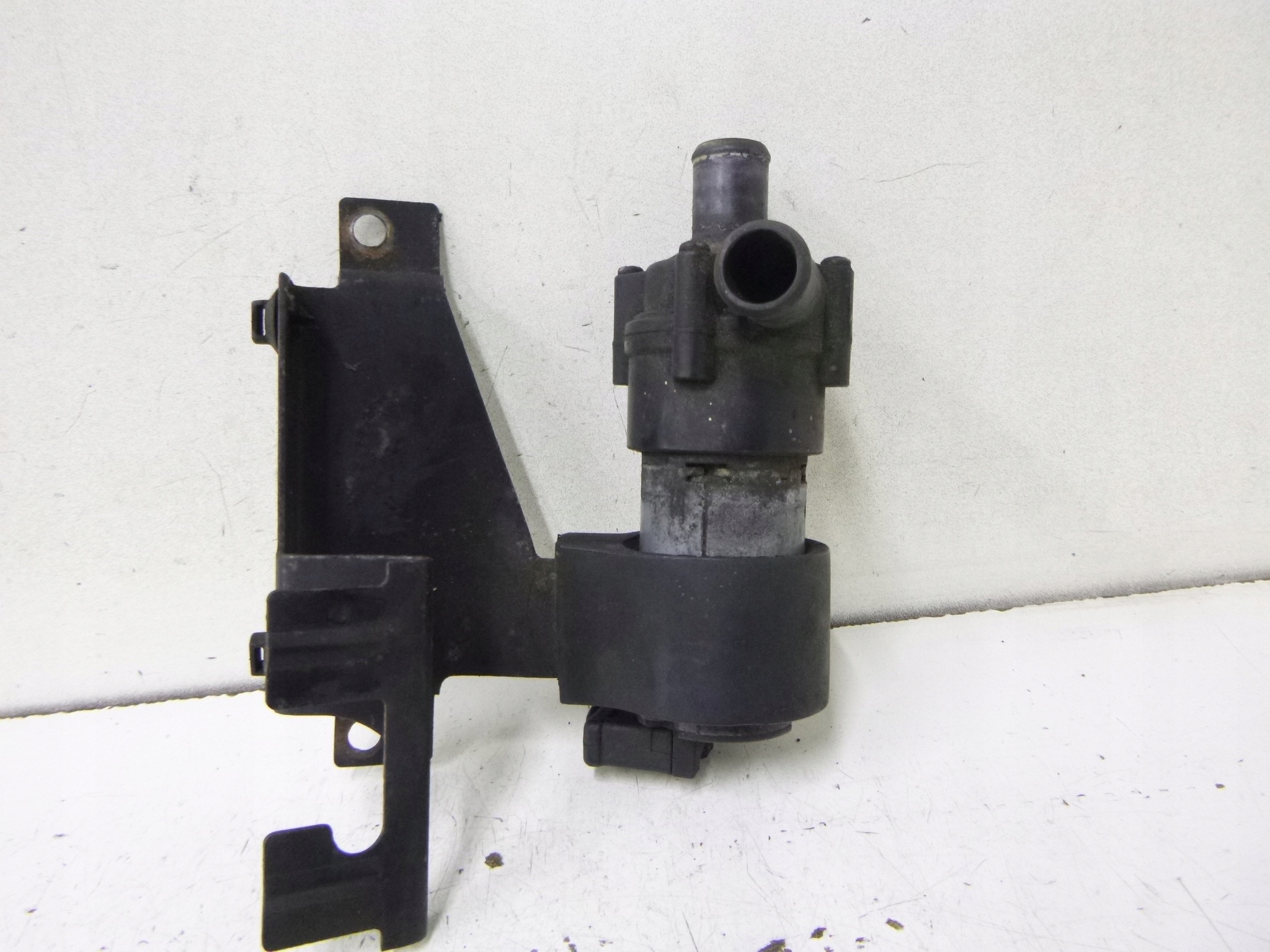 POMPE CIRCULATION D’EAU ÉLECTROVANNE MERCEDES VITO W638