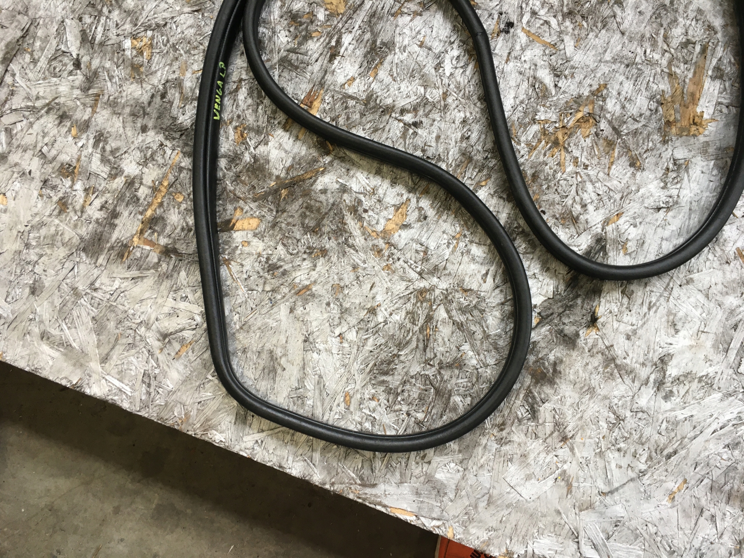 KIA VENGA 09-19 USZCZELKA LEWY PRZÓD Producent części Kia OE