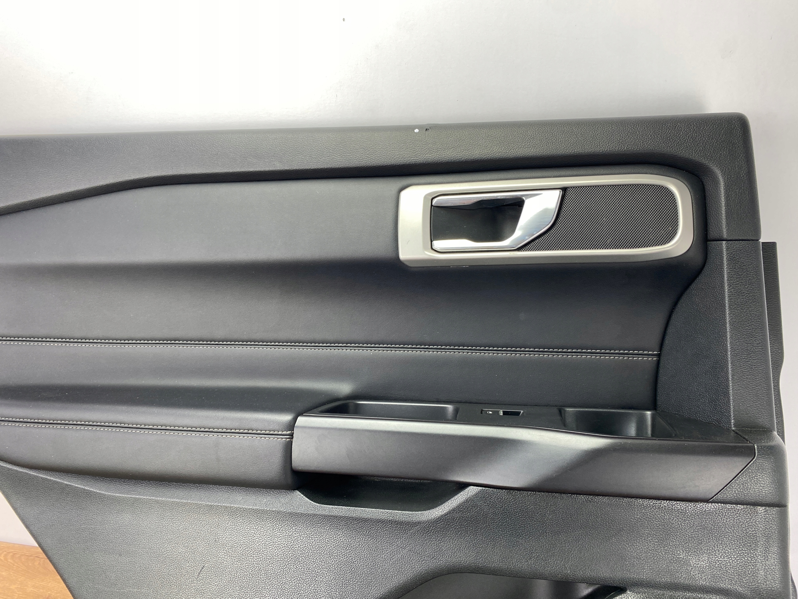 side door left rear part Ford Explorer VI 2020+ USA