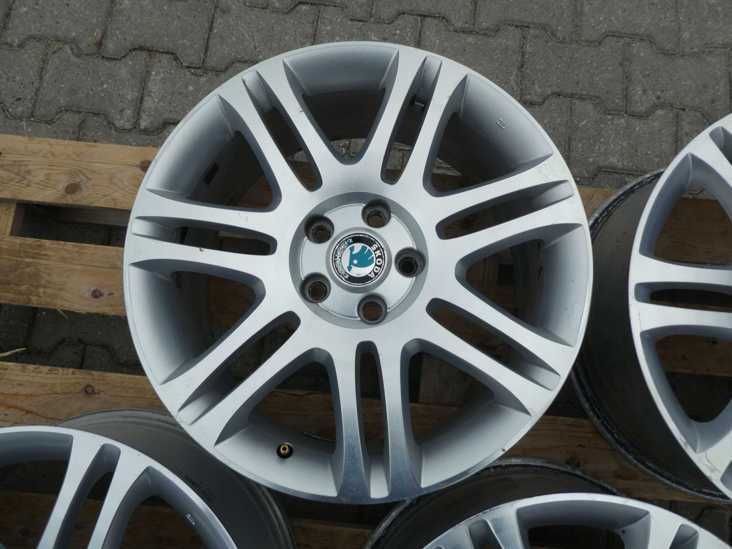 4X discs aluminium disc 3T0601025E SKODA 5X112