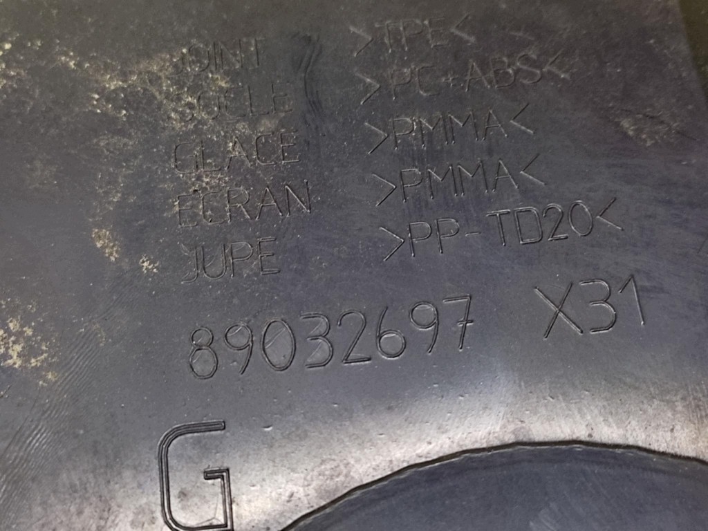 CITROEN C5 and light left rear part 89032697