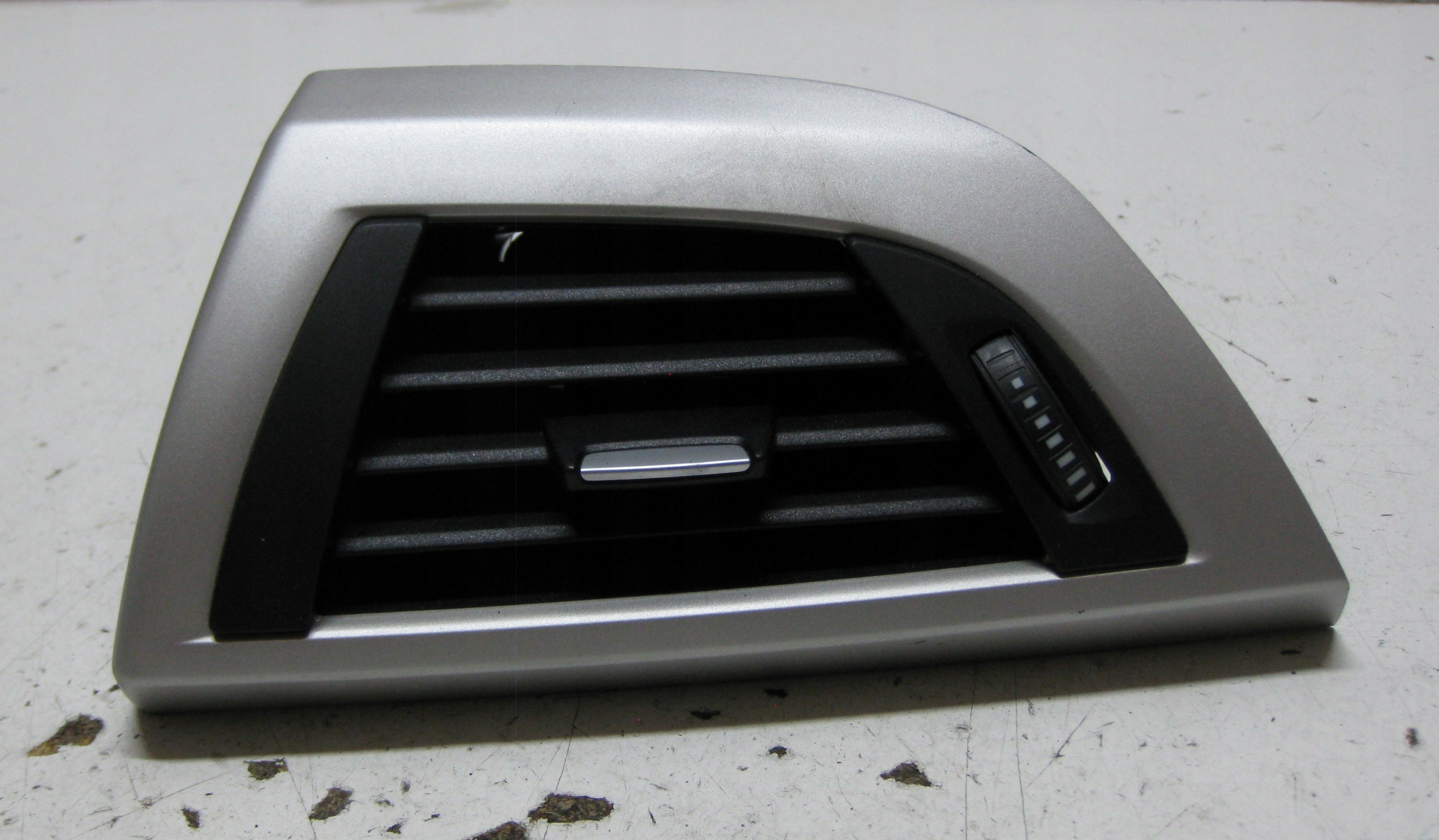 BMW F20 1.6i 14R grid air conditioning devices left 9205355