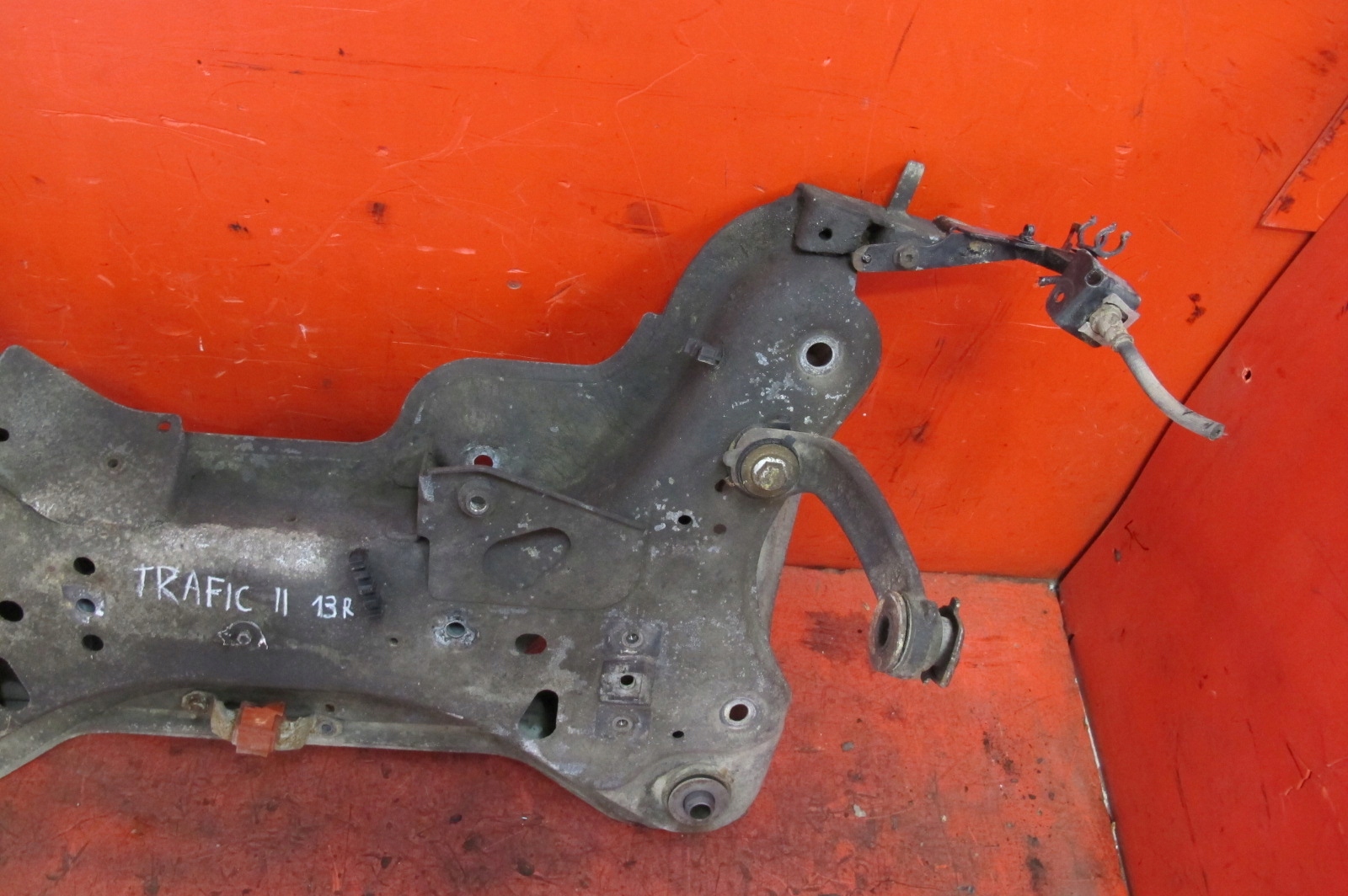 RENAULT TRAFIC II OPEL VIVARO A PRIMASTAR axle beam subframe axle beam TRAWERS front