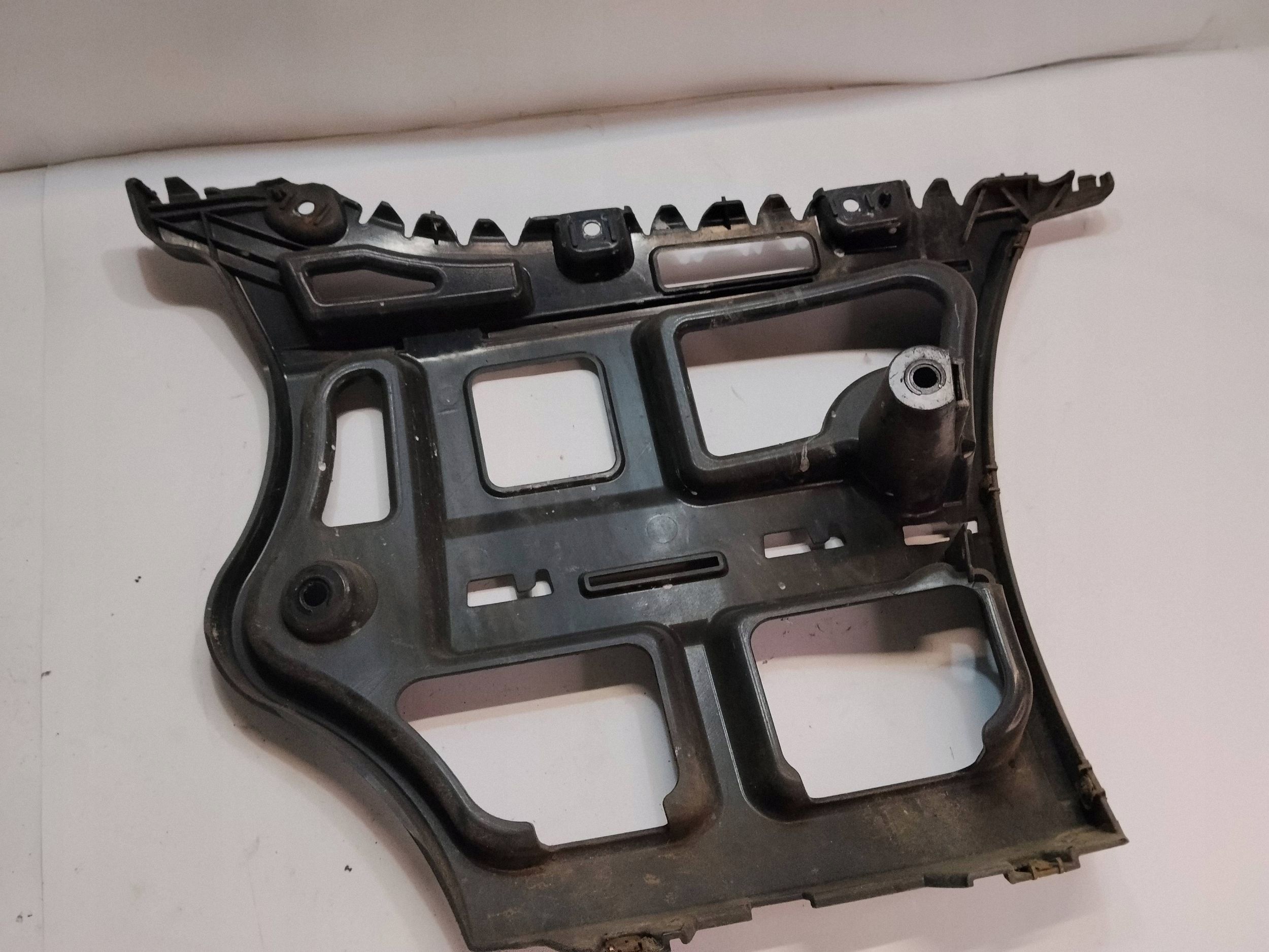 bumper bracket of the rear left BMW 3 E90 E91 2008 7058519