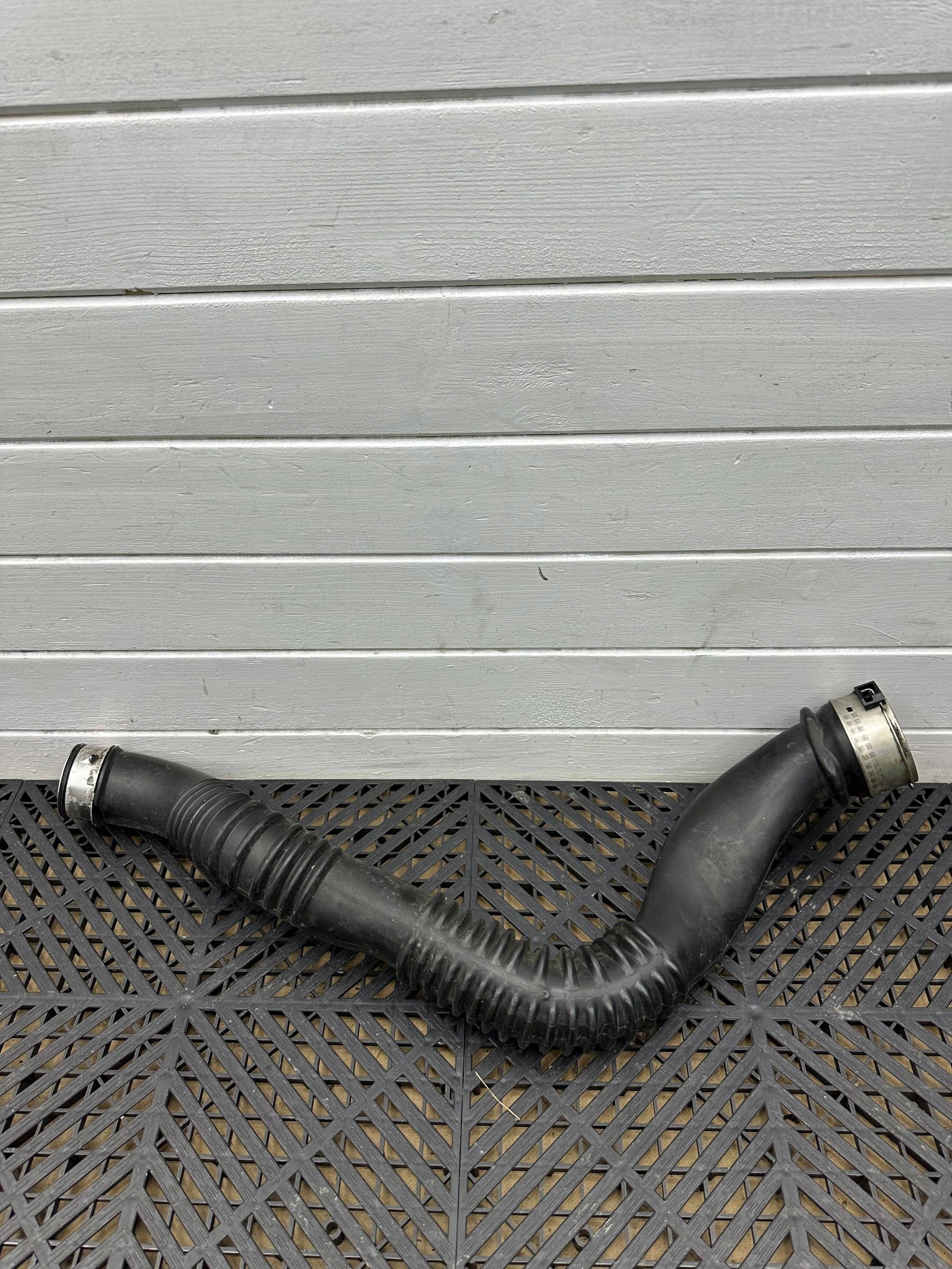 Schlauch Rohr intercooler BMW 3 E90 E91 7797481