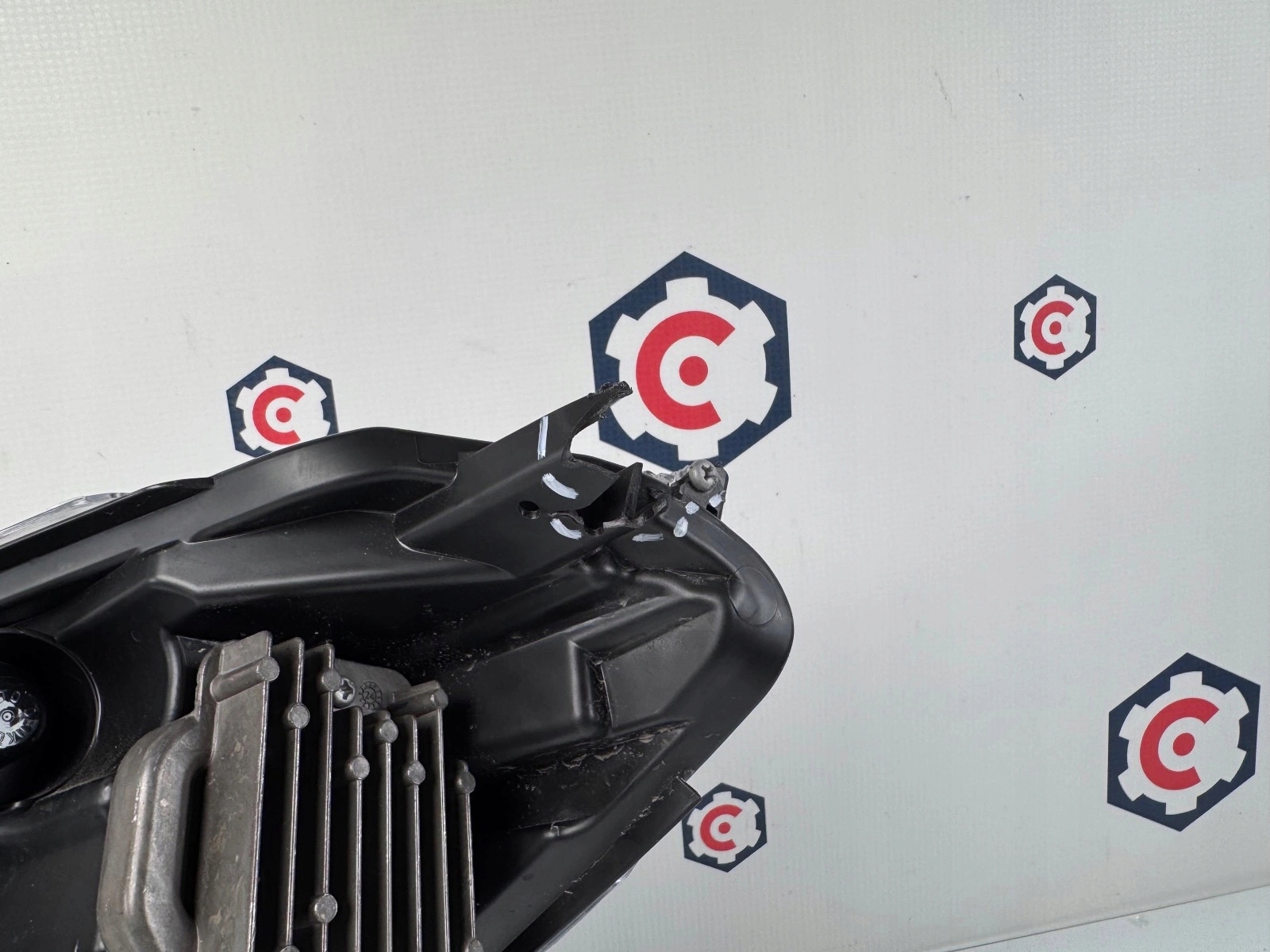 LAMPA PRAWA PRZÓD TOYOTA COROLLA CROSS FULL LED Typ samochodu Samochody osobowe