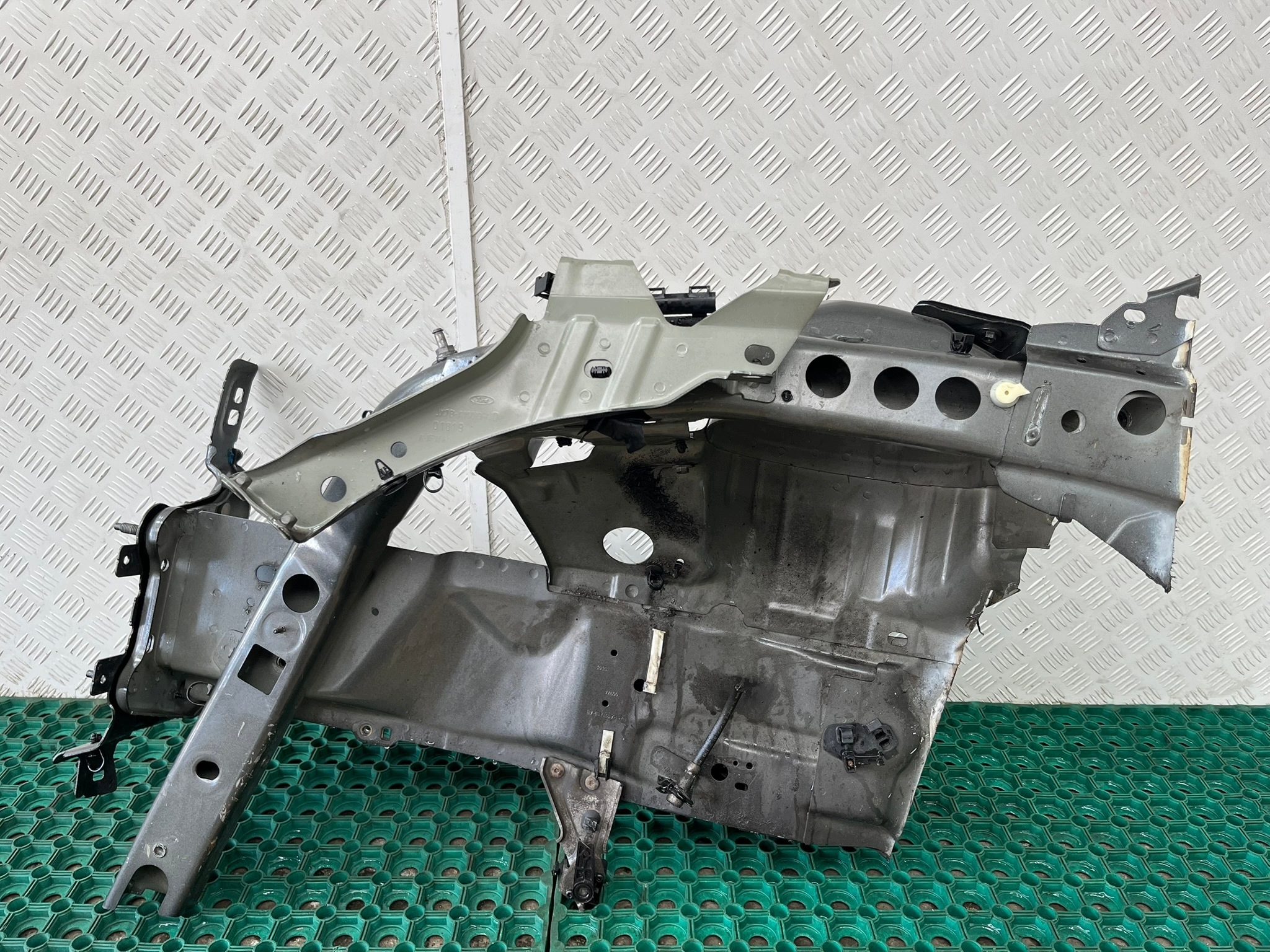 FORD FOCUS MK4 18-22 quarter left FARTUCH placement NOSEK front OE
