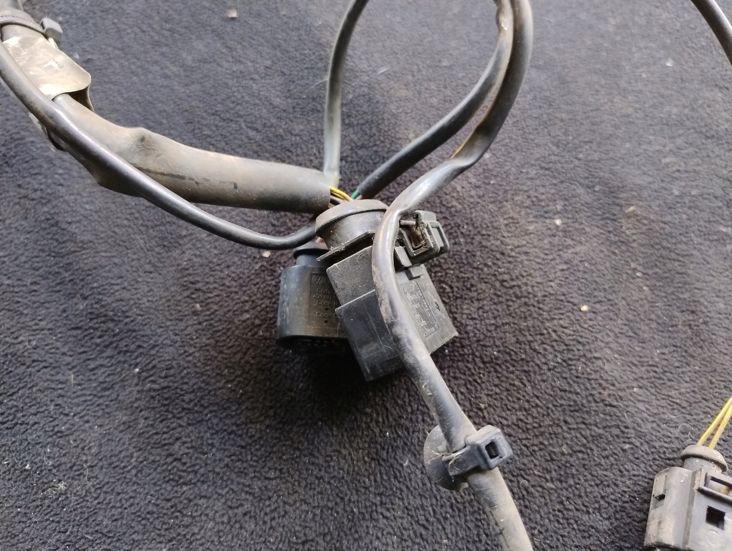 wiring bundle supports front of the front AUDI A6 C6 2.7 3.0 TDI 4F0971073