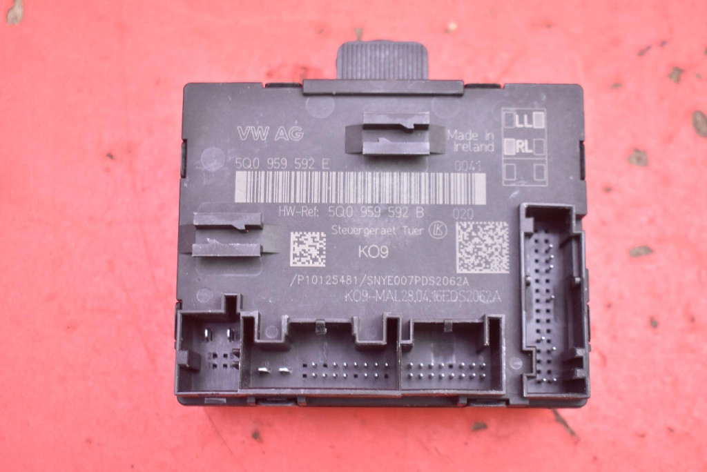 control unit module door right front 5Q0959592 VW PASSAT B8 sedan 14-20