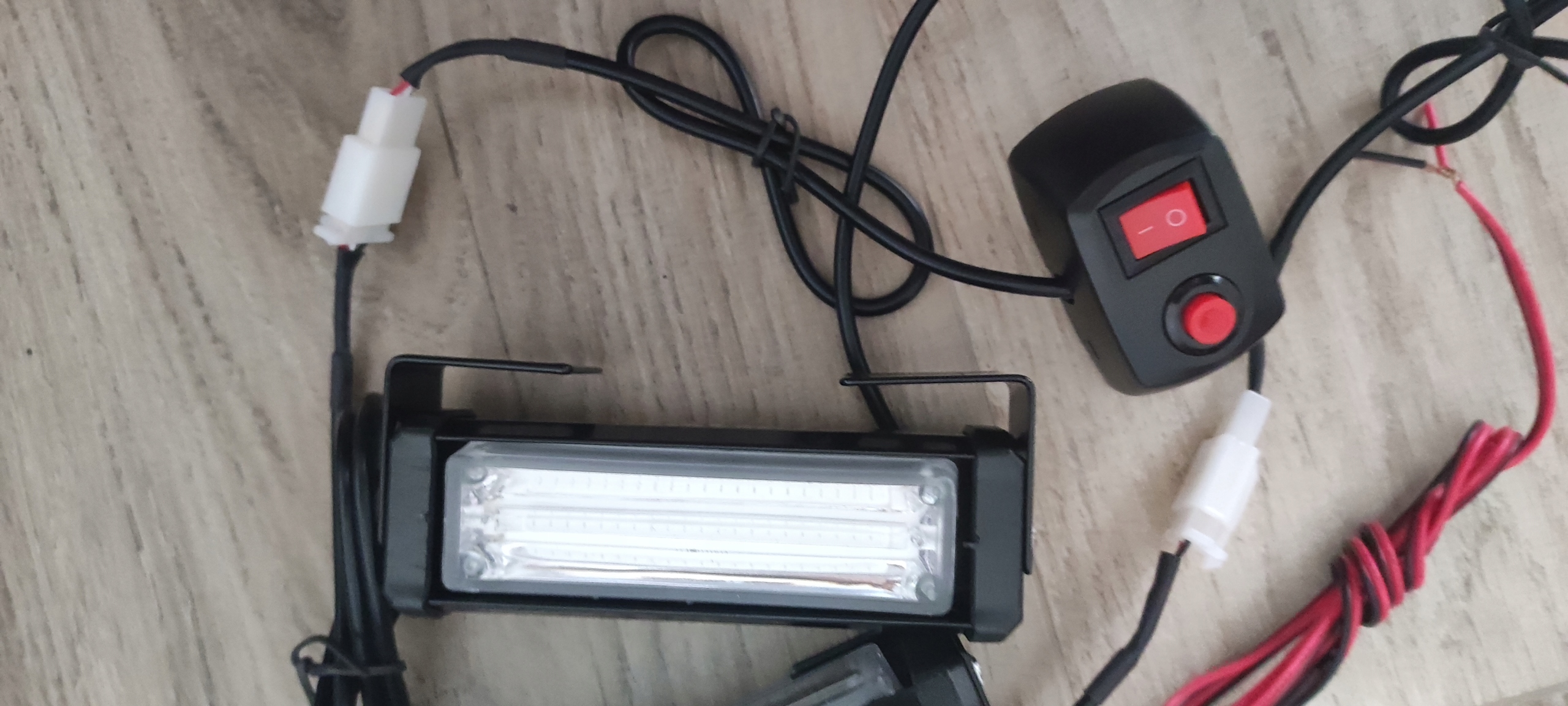 LAMPA OSTRZEGAWCZA 6 LED BŁYSKOWA NIEBIESKA STROBO Numer katalogowy części 16-68cn
