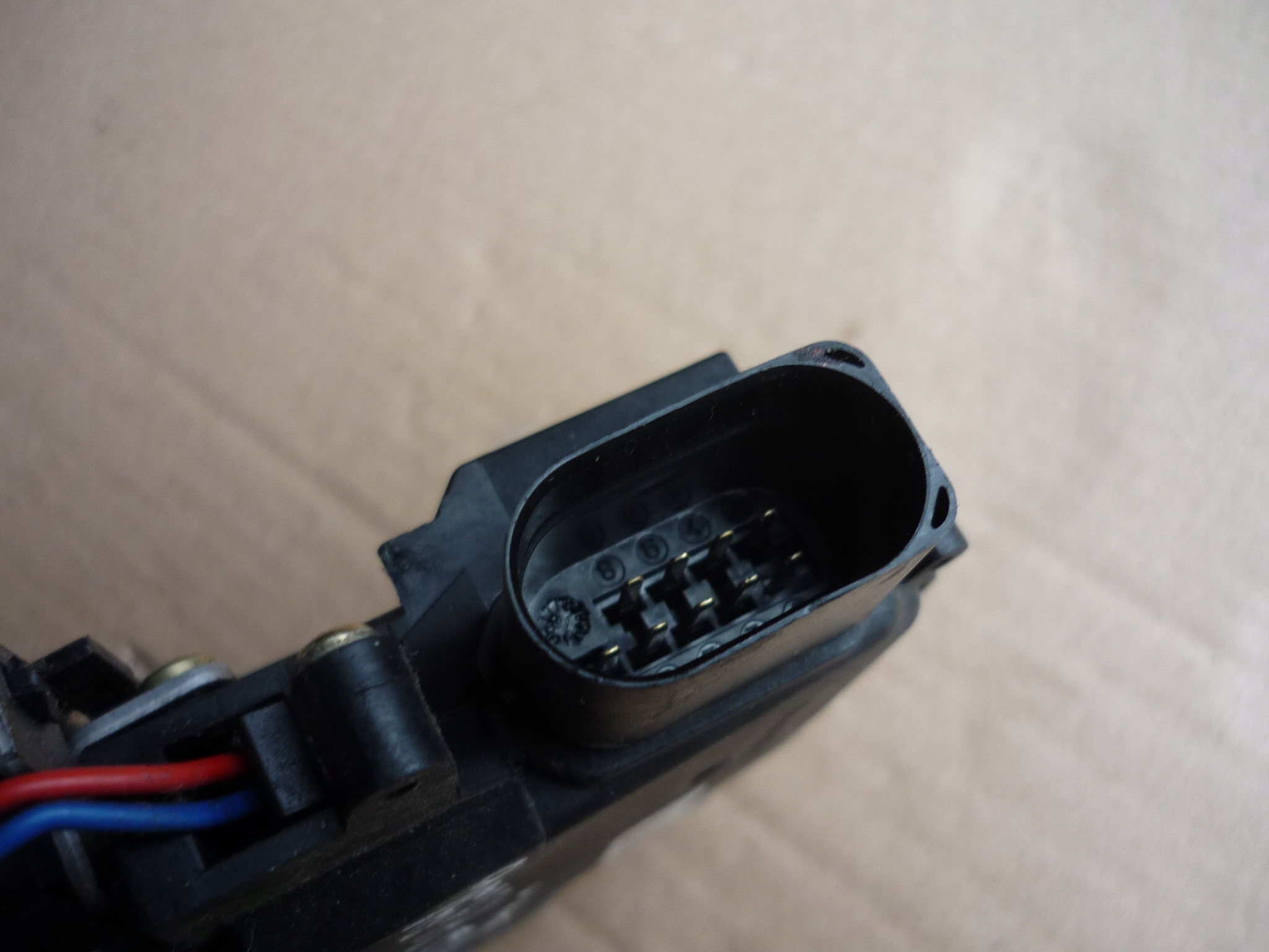 ZAMEK DRZWI LEWY PRZÓD AUDI A4 B6 4B1837015G 9PIN SPRAWNY Numer katalogowy oryginału AUDI A4 B6 SEDAN KOMBI AVANT 2000 2001 2002 2003 2004