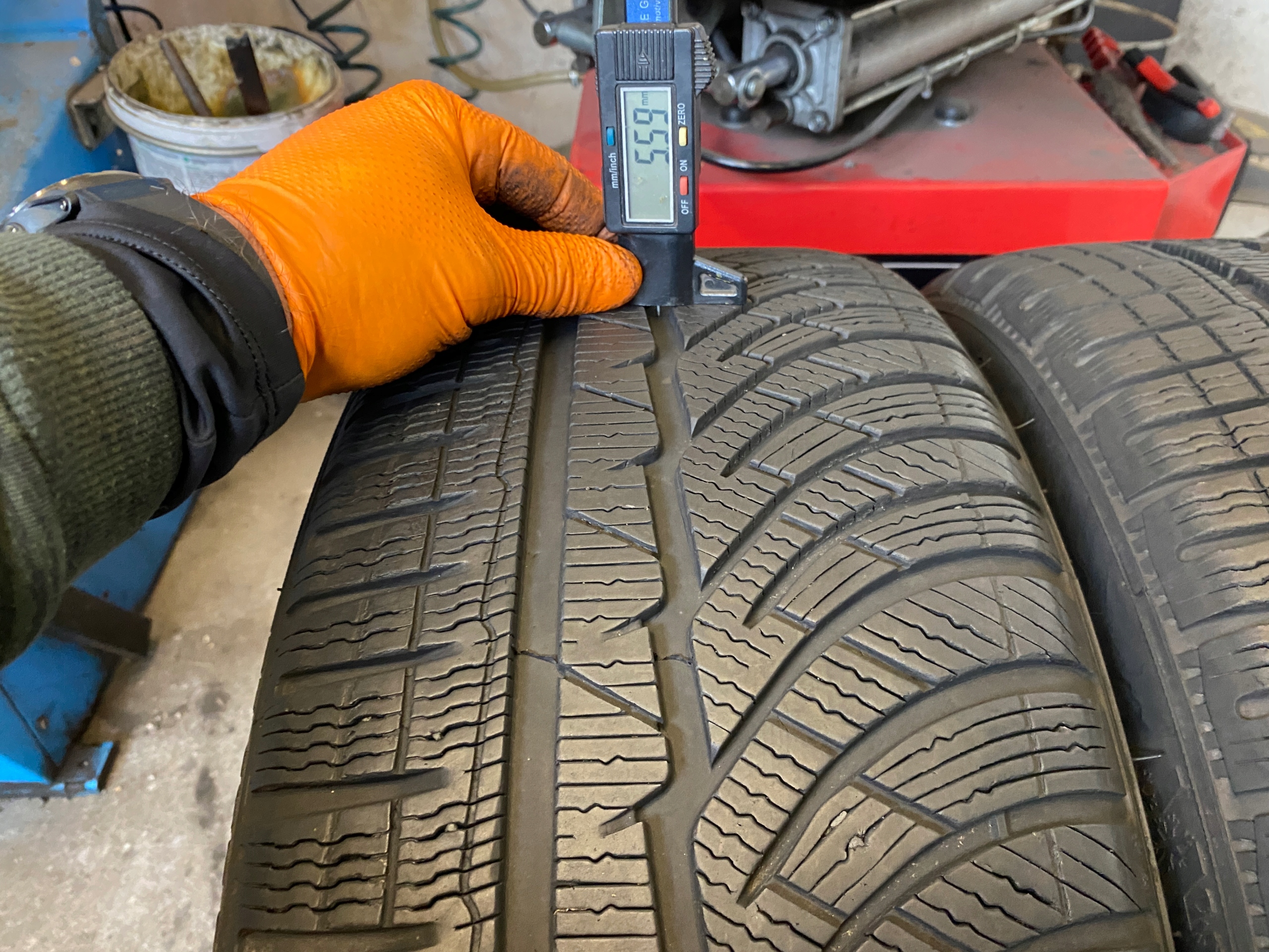 2 tyres winter 225/45R18 Michelin Pilot Alpin 4 PA4 Run Flat