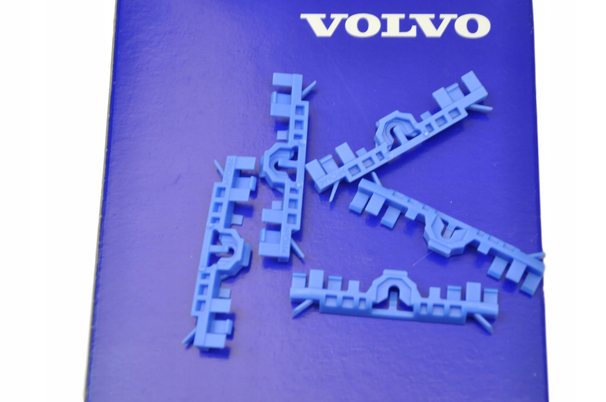 

Volvo S60 V60 XC60 II spinka listwy szyby czolowej