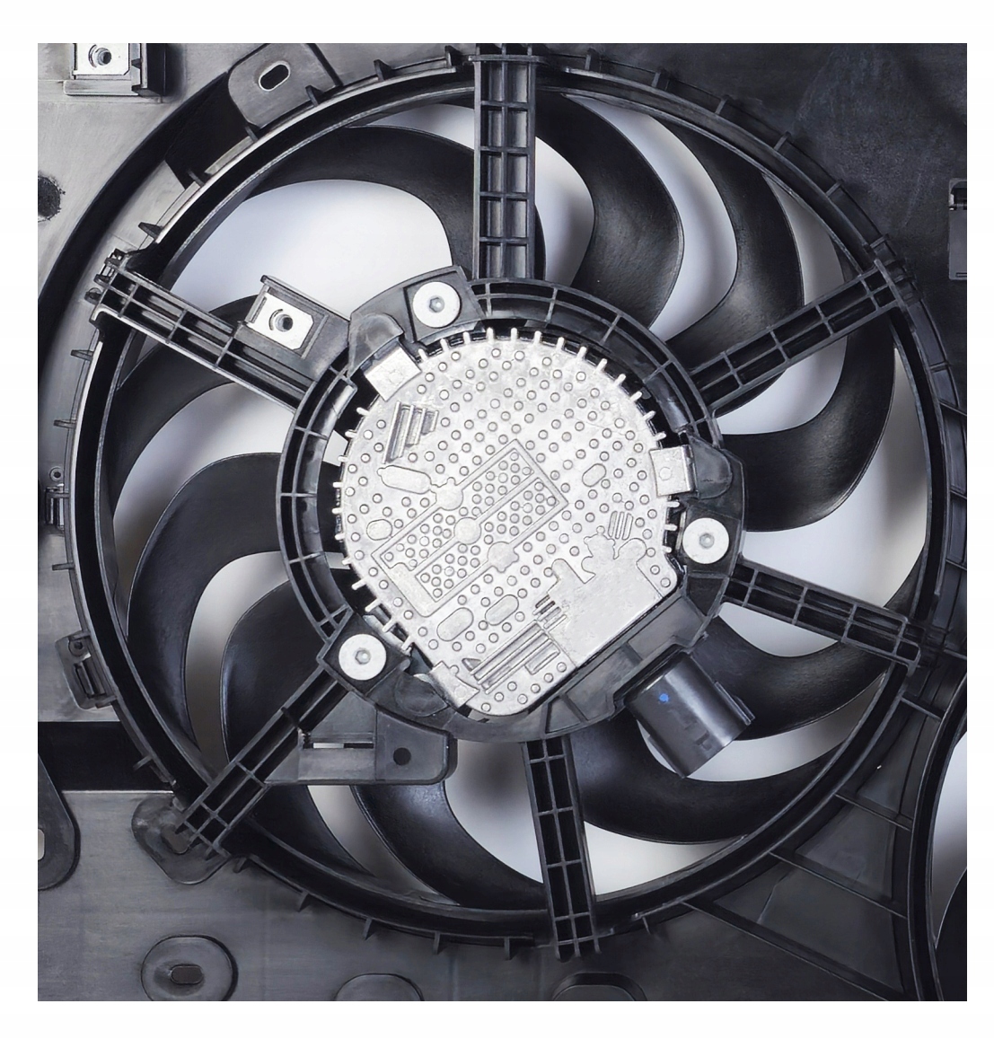 Ventilátor Renault Trafic III IV Nissan Primastar 2021- 214815443R Levý