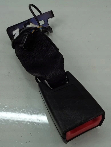 lancia YPSILON III 12 r защелка ремня левый зад