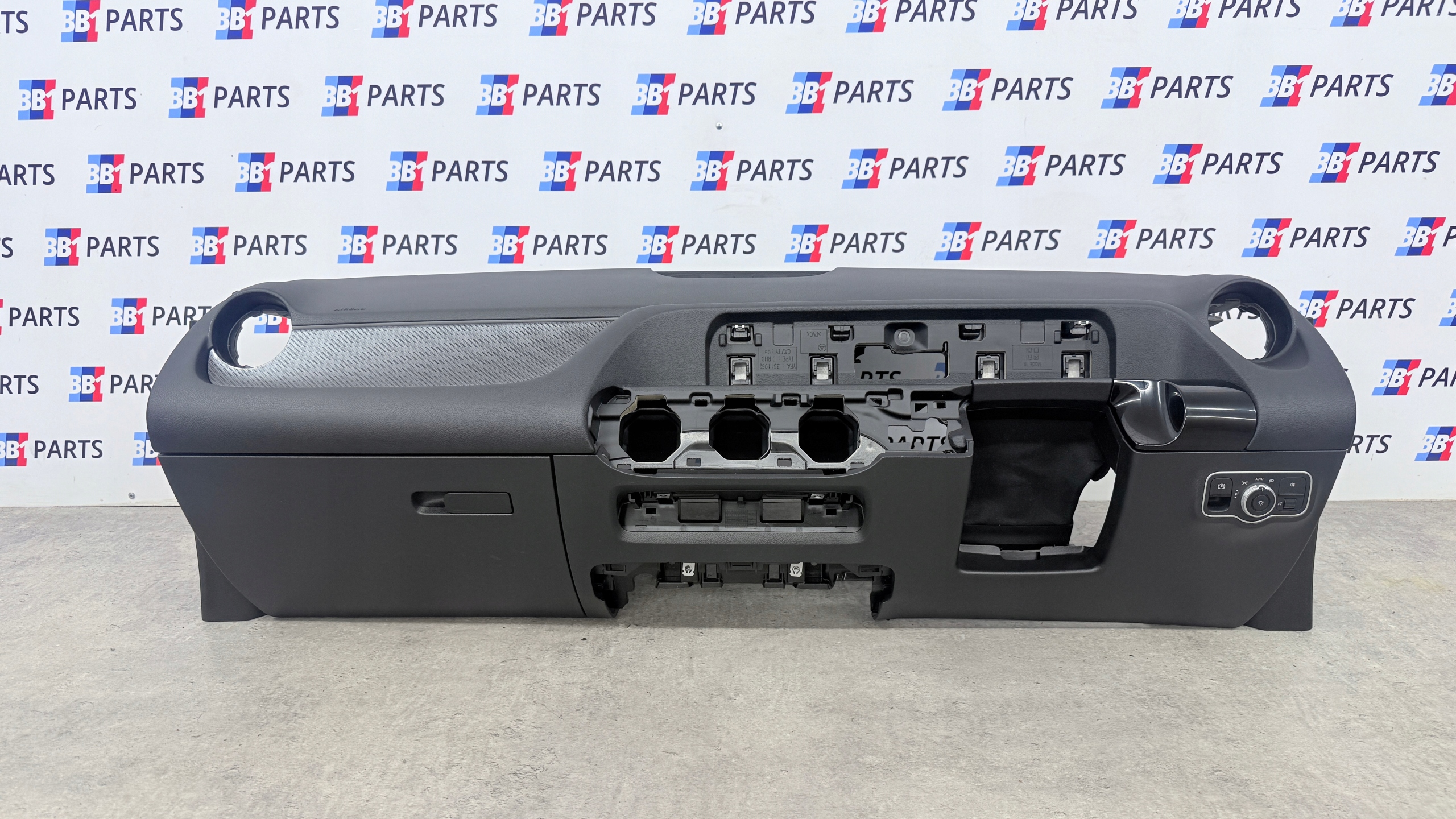 MERCEDES H247 GLA dashboard instrument panel console cockpit UK ANGLIK black