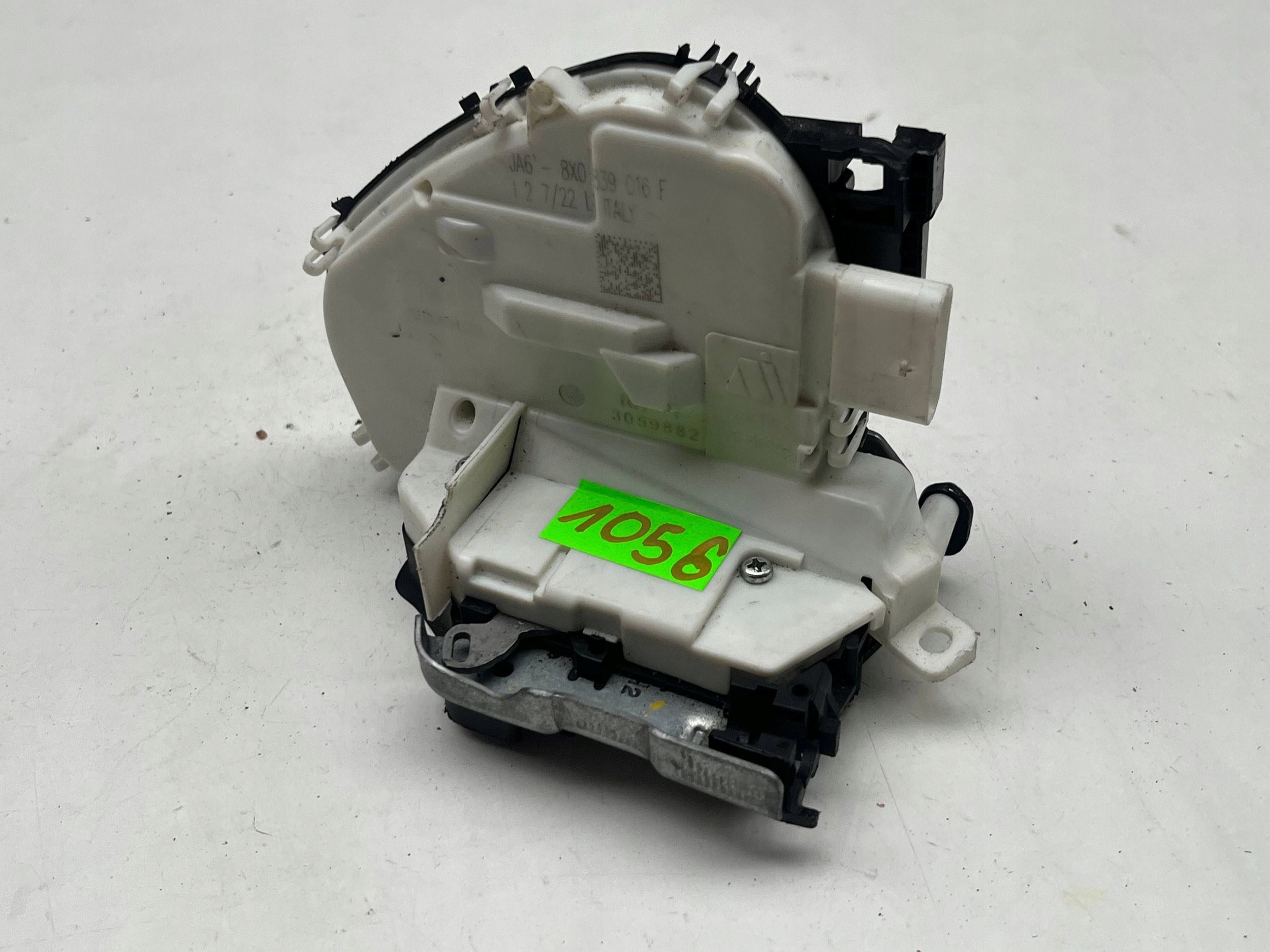 AUDI A4 B9 lock door right rear part 8X0839016F @M