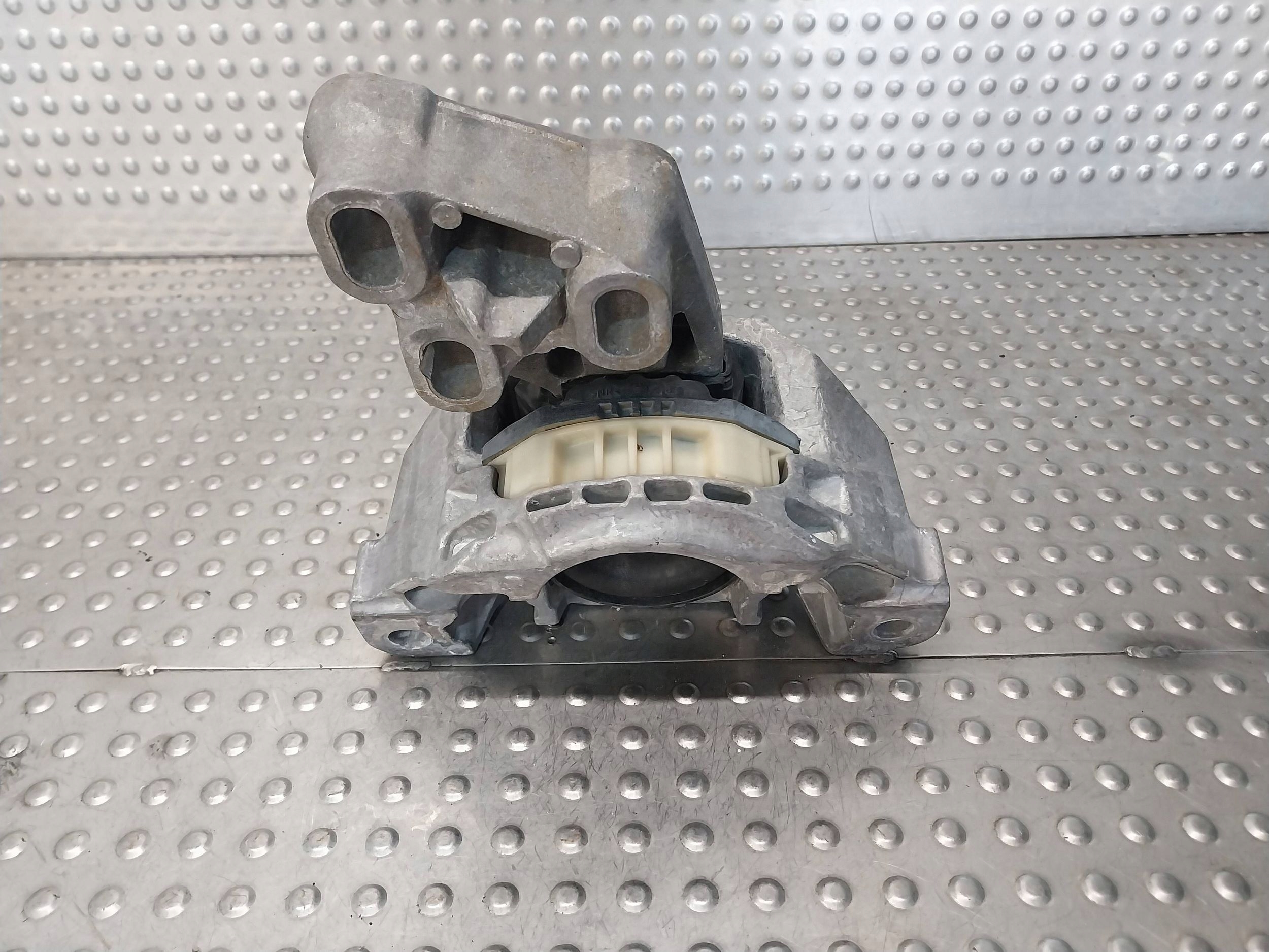holder engine mount A2462400617 MERCEDES X156 W176 W246 2.0 CDI