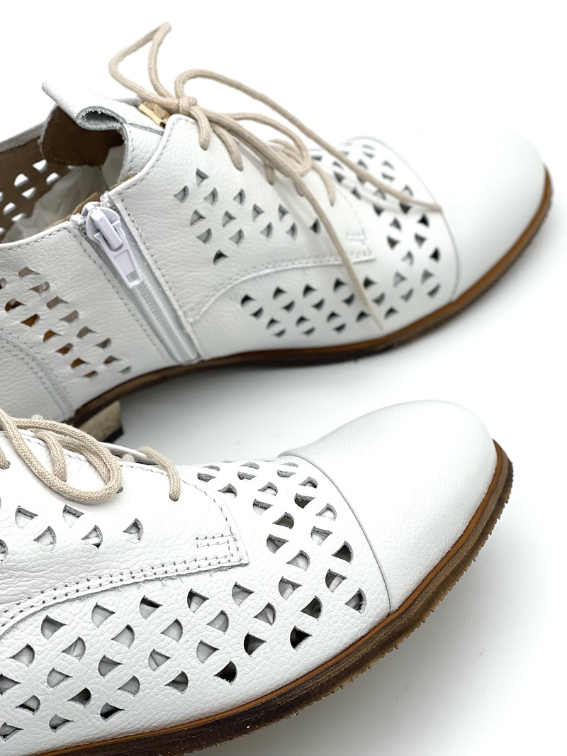 Botki ażurowe skórzane białe Clasicco 3020 40 Kolor biały