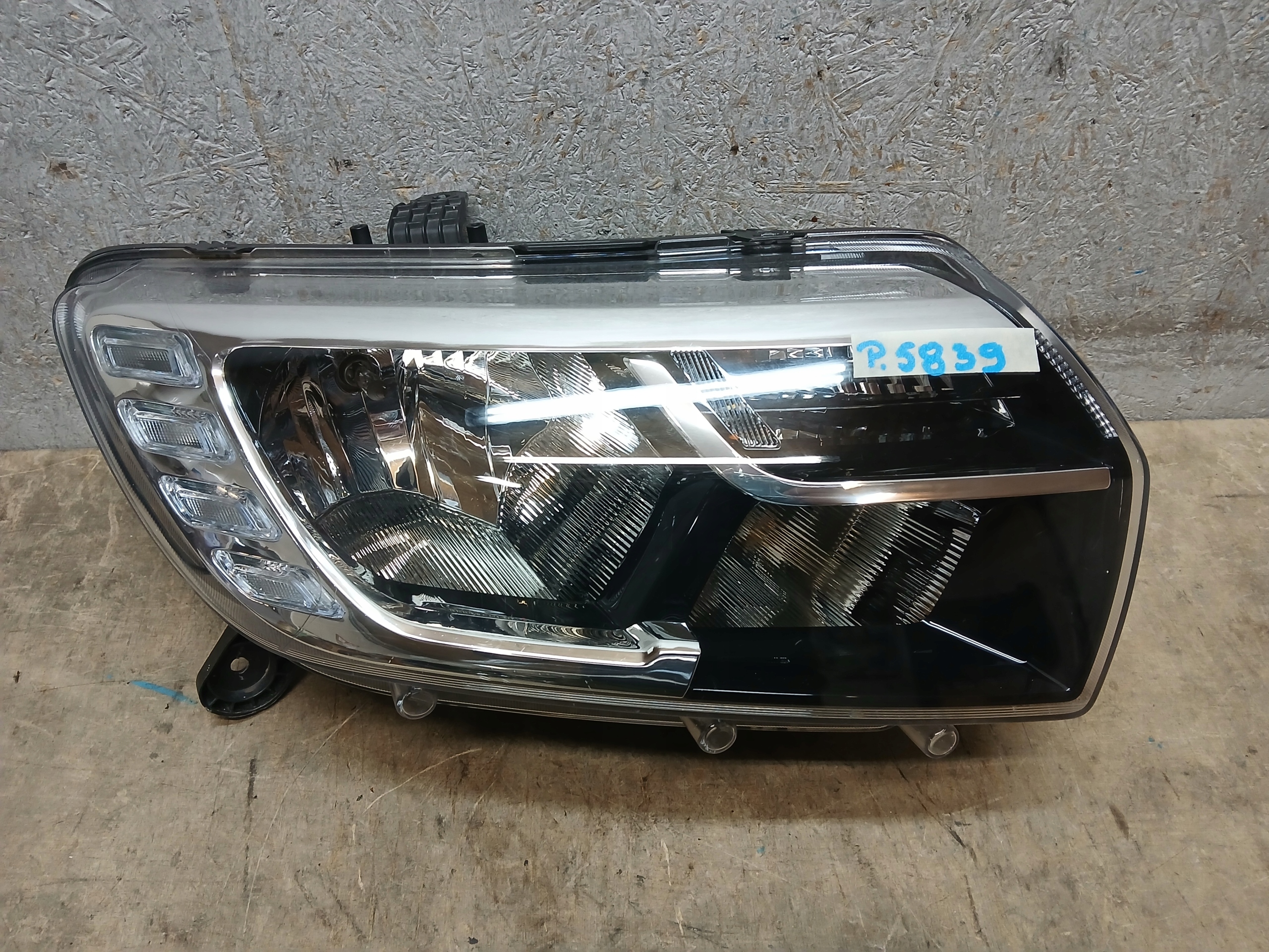 light front right DACIA SANDERO II 2 LIFT LED 260103529R