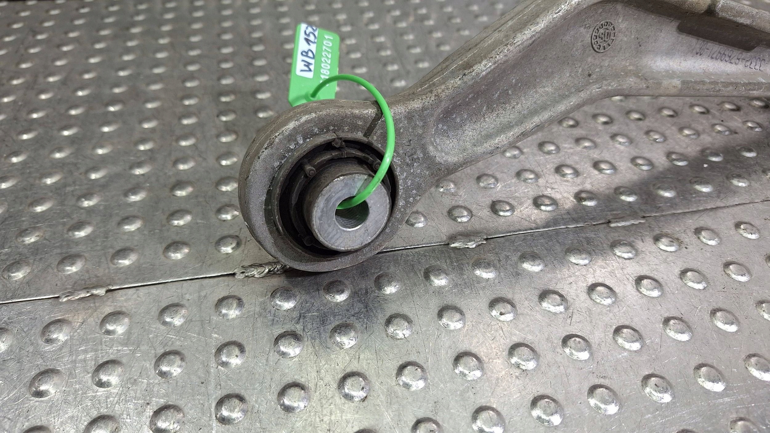 vilica lijevi stražnji dio 6769971 BMW E60 E61 E63 E64