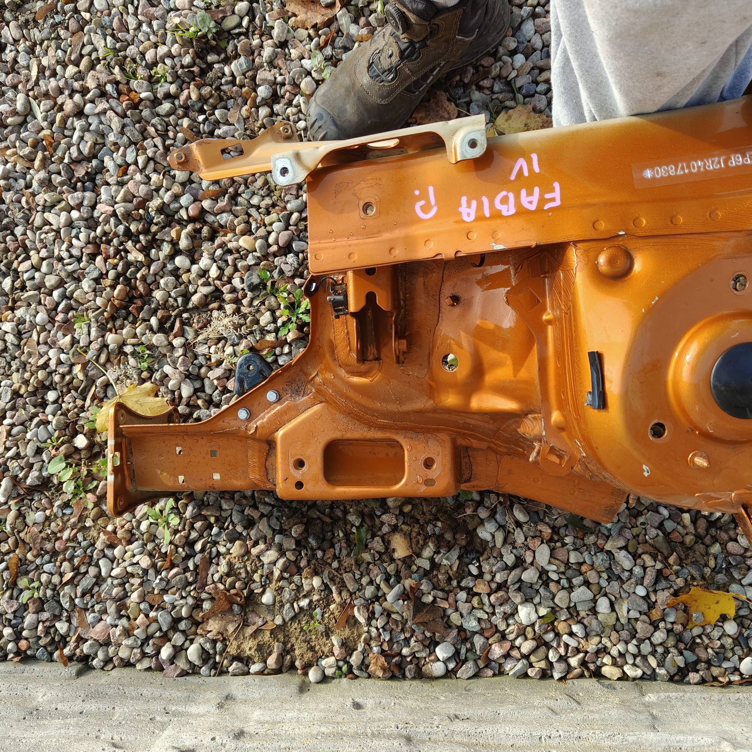 quarter front front side right Skoda Fabia Mk4 (6VA)
