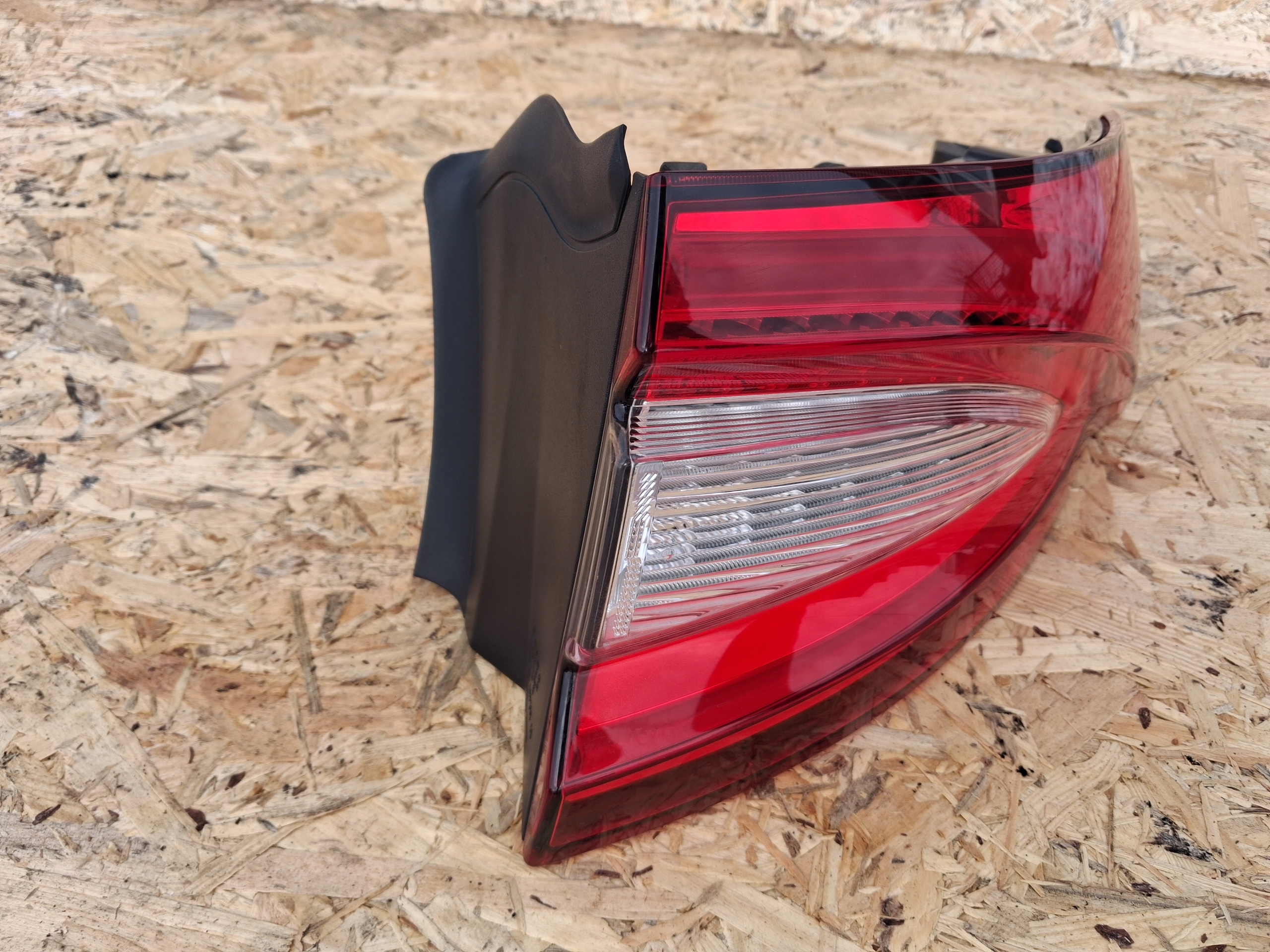 light right rear right rear part MASERATI LEVANTE 16R 20670201