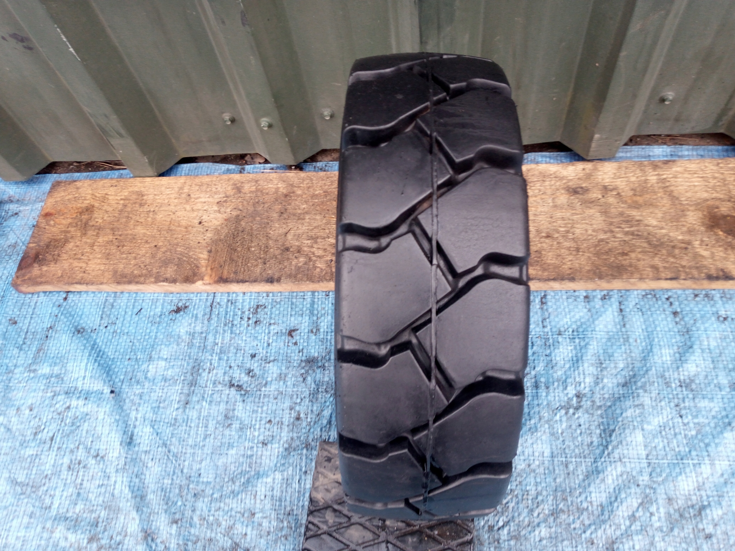 Шины 15x4 1/2-R 8 LAUGFS