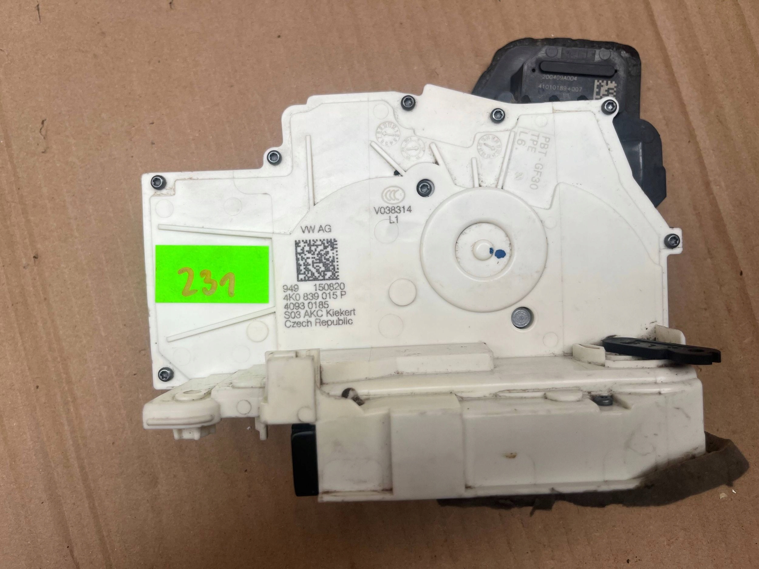 AUDI A7 4K8 lock door left rear part 4K0839015P original !
