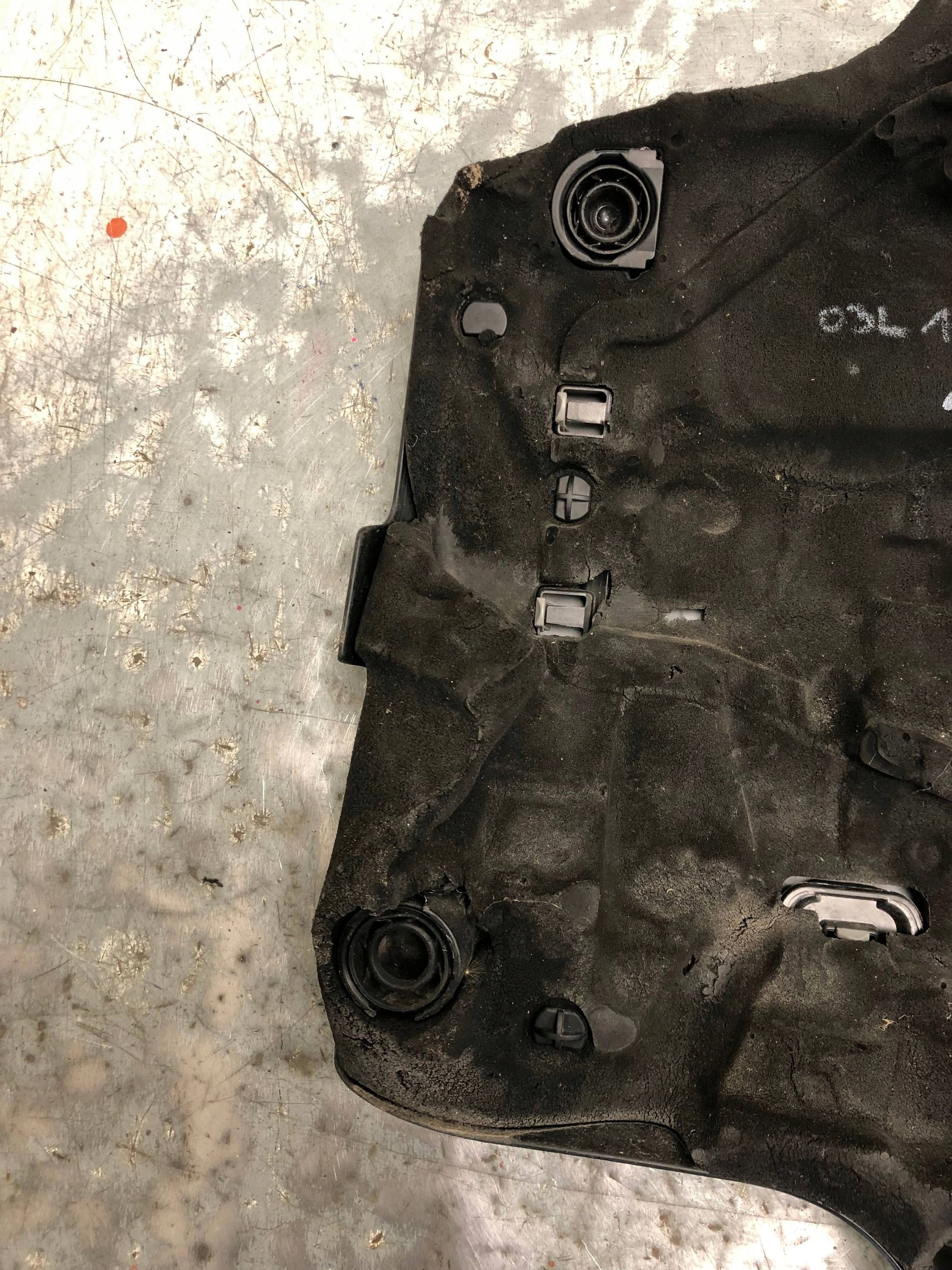 Abdeckung Blende Abdeckung DES MOTORS TDI VW 03L103925AM