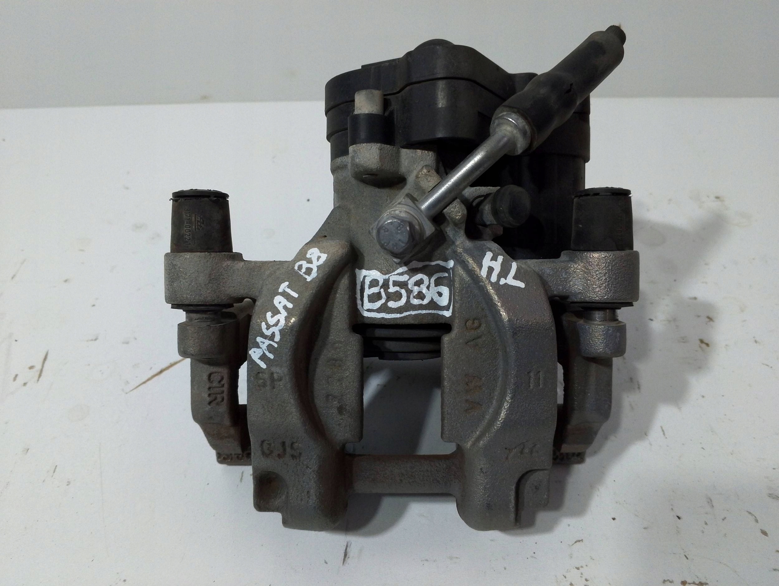 Volkswagen Passat B8 caliper brake rear left 3Q0615405 (B586)