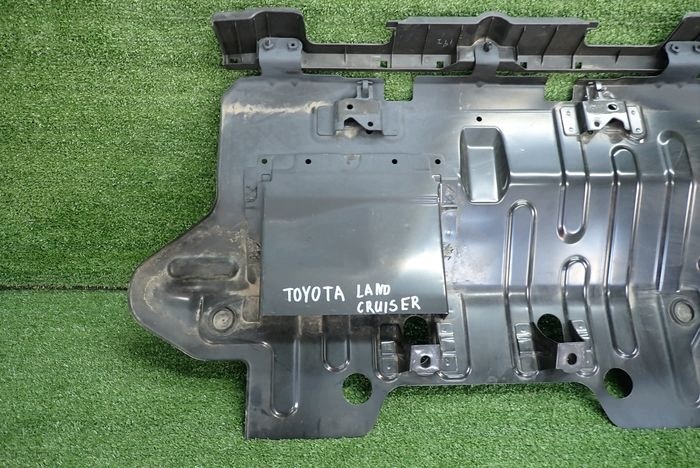 TOYOTA LAND CRUISER 250 cover below engine 52437-60110