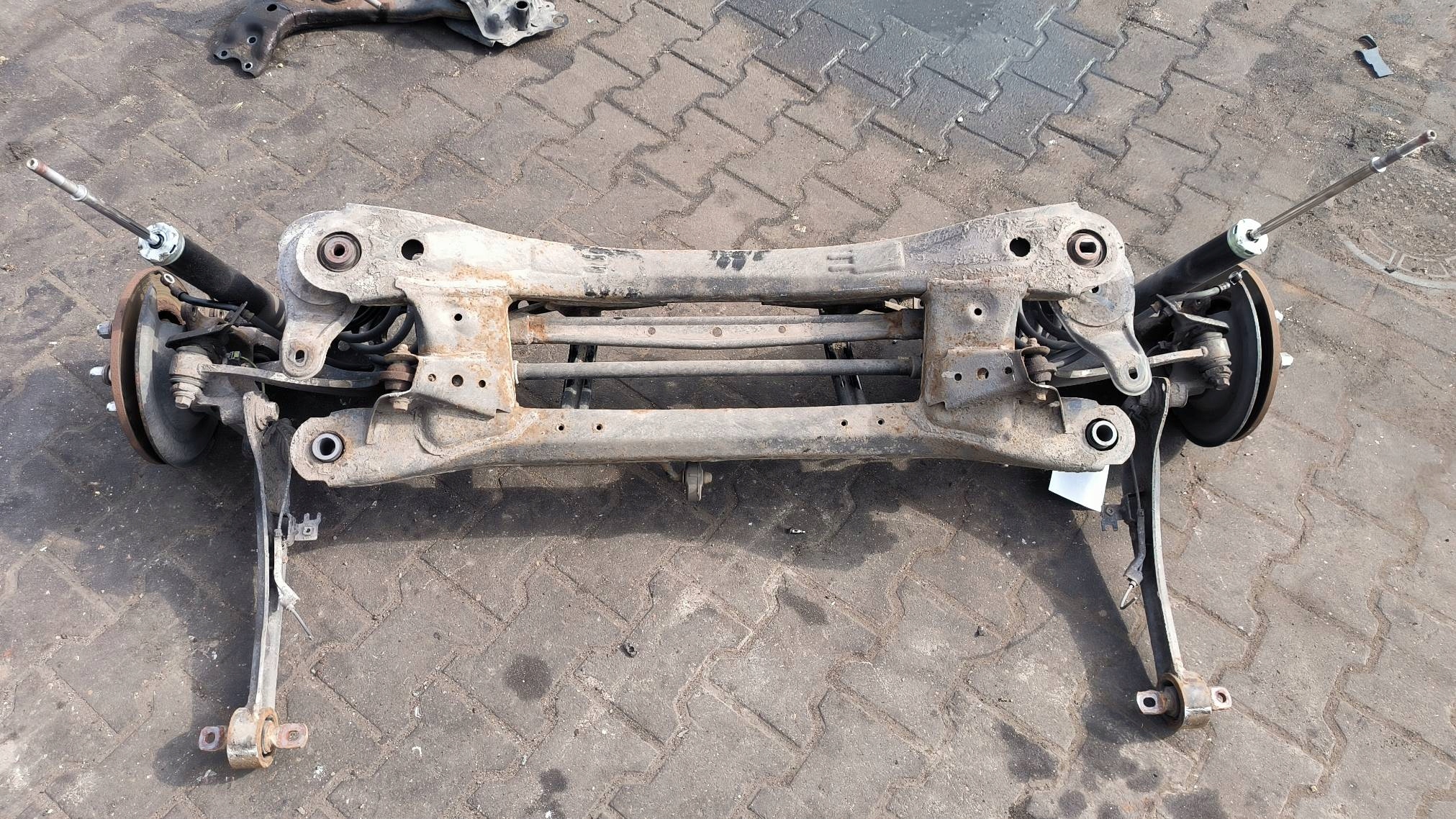 träger / Achsträger heck TOYOTA AURIS II