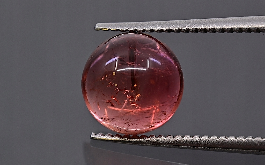 Turmalín kulatý kabošon fi 7,4 mm