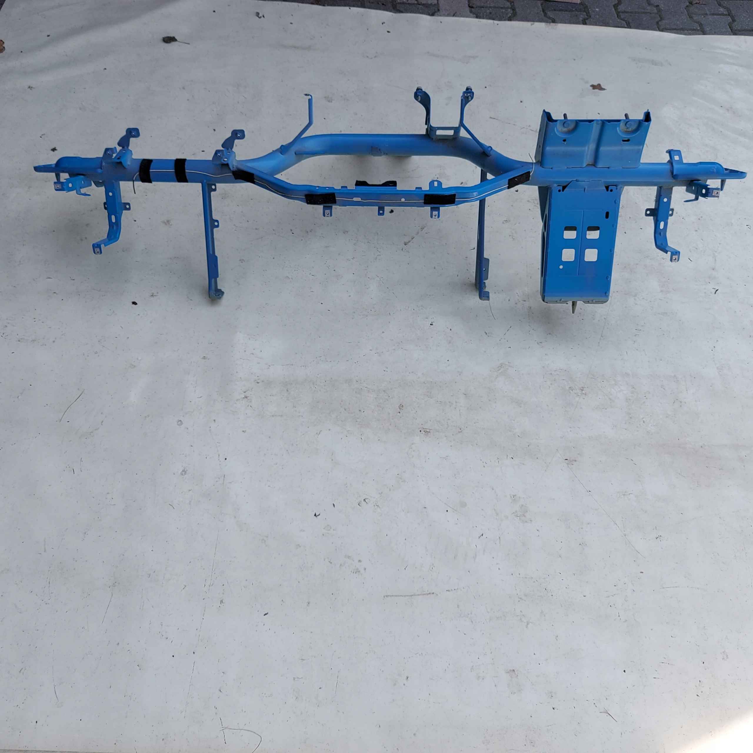 2E1857033 - БАЛКА ПОД КОНСОЛЬ СТОЙКА SPRINTER 906 CRAFTER 06-