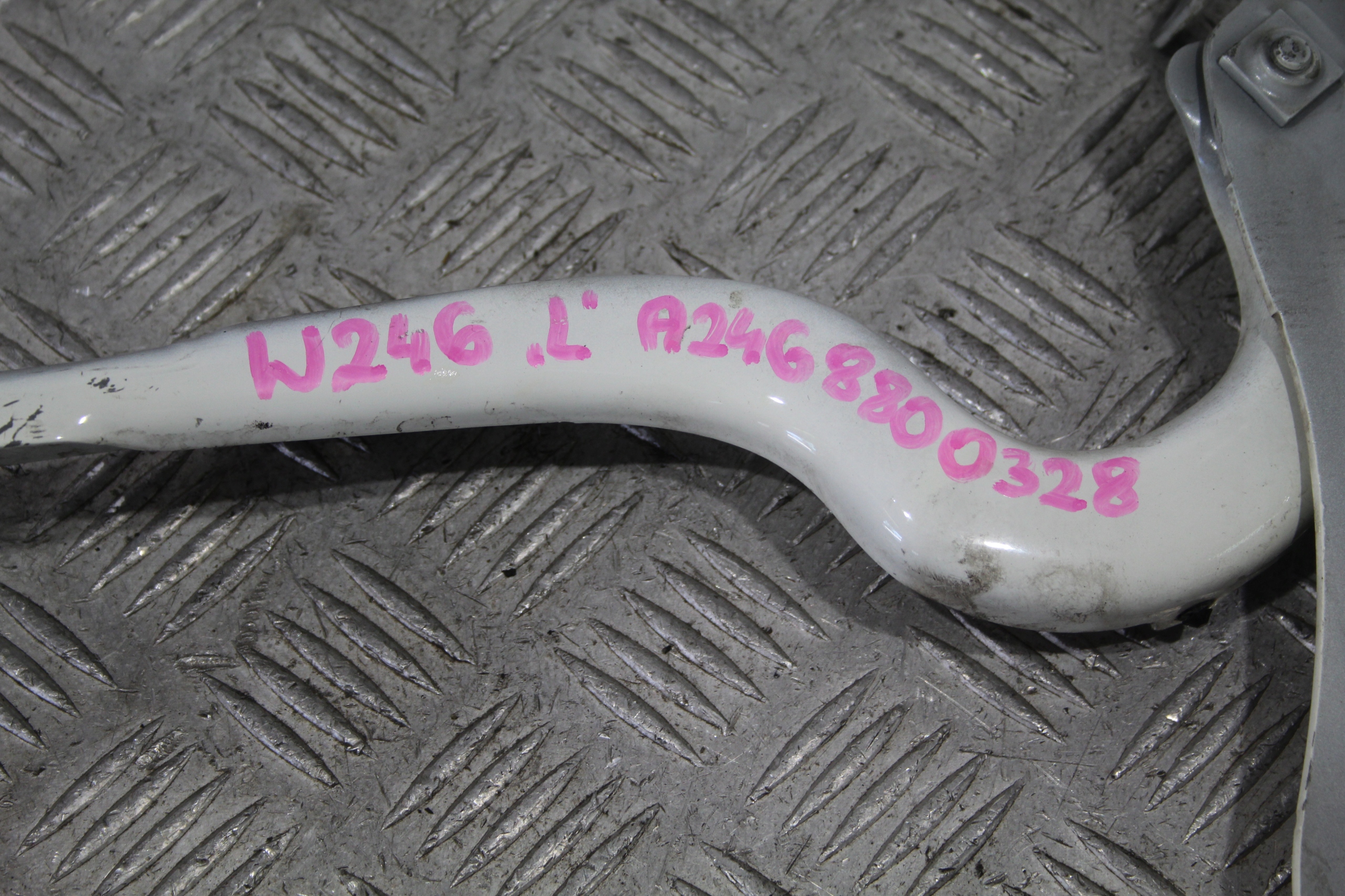 hinge bonnets left B-KLASA W246 LIFT A2468800328