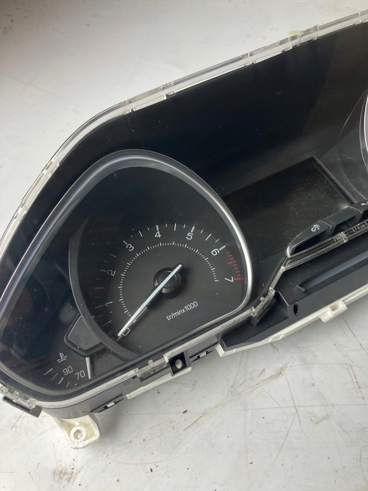 dials dials PEUGEOT 208 1.2 THP 9808559180