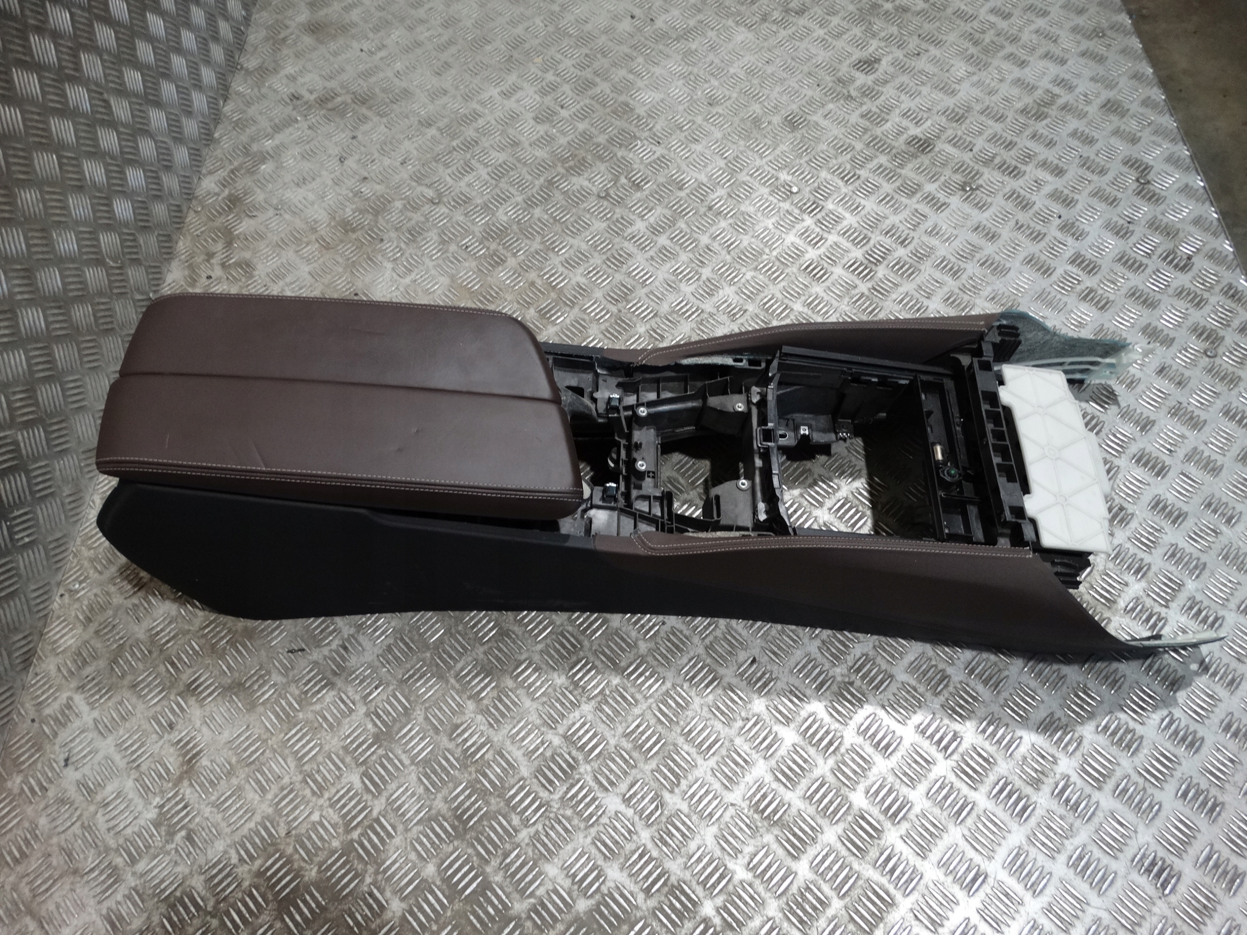 armrest TUNEL central BMW G30 G31 MOCCA 1