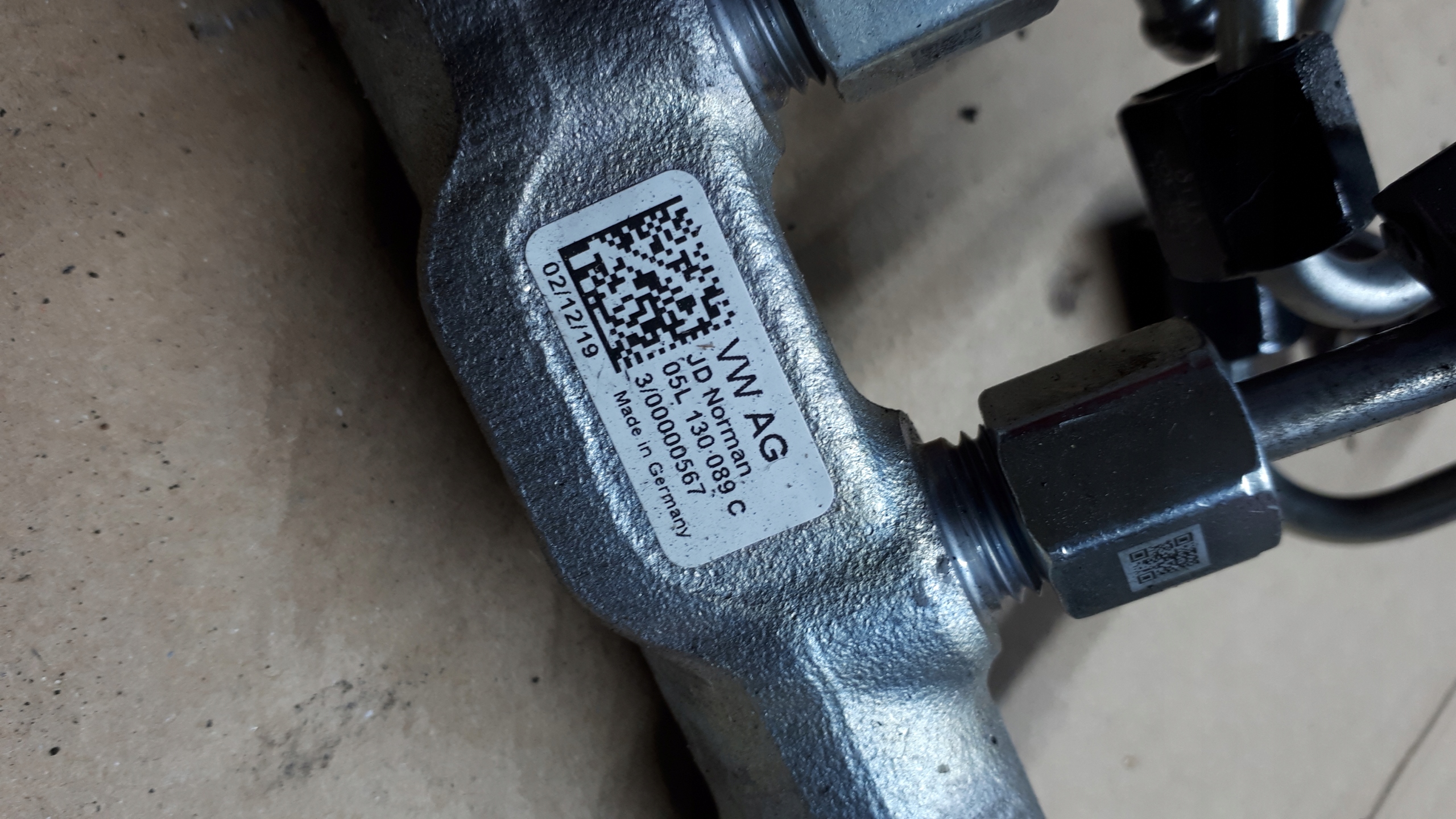 A4 B9 LIFT injection ramp sensor 2.0 TDI A5 8W
