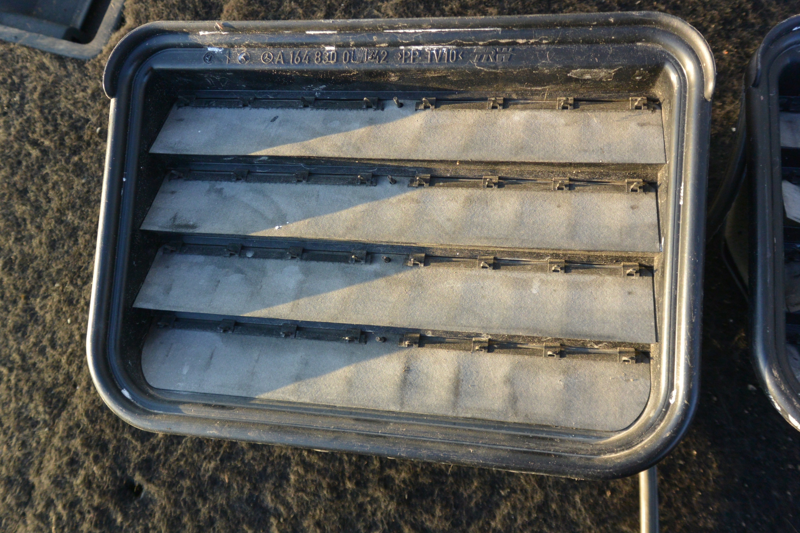grid WENTYLACJI boot KPL MERCEDES GL ML 164