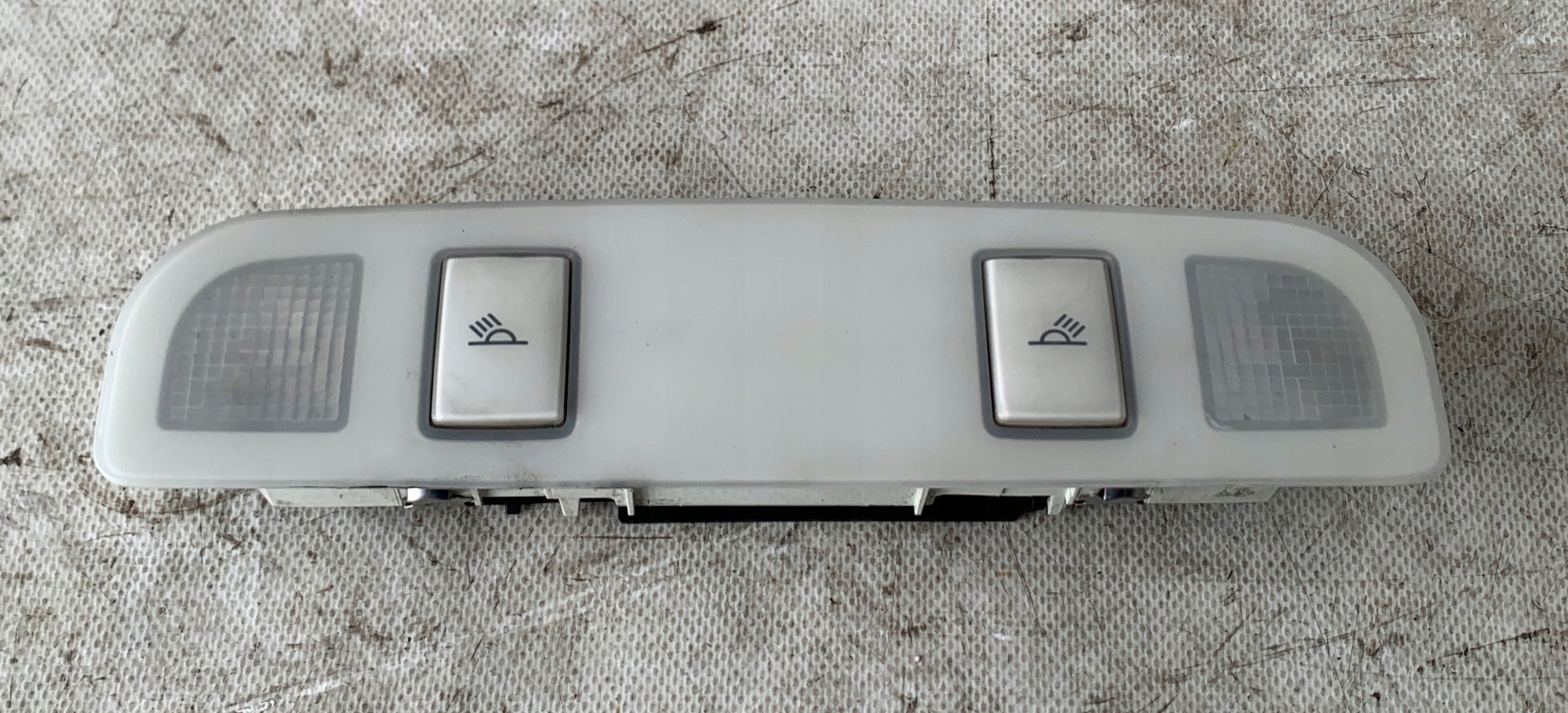 # éclairage interne AUDI A6 C6 4F0947111
