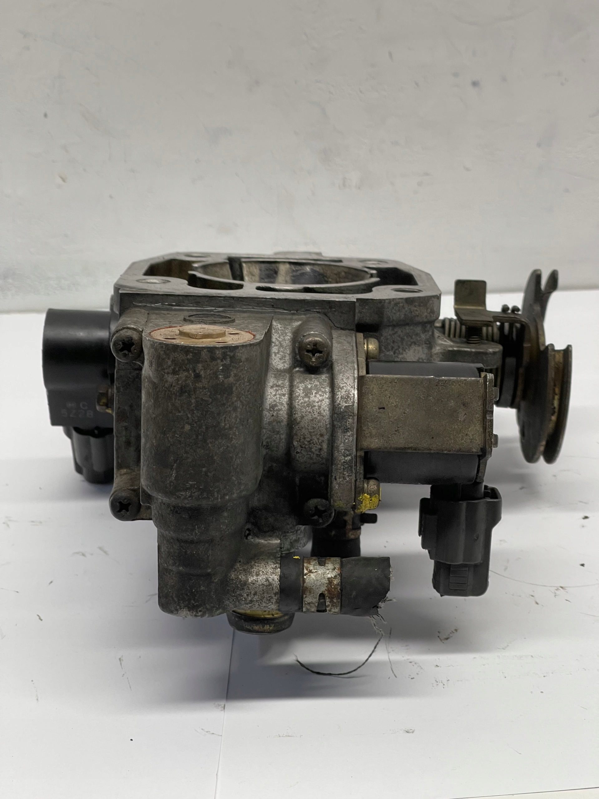 Mazda OE E0T12671 Valvola a farfalla