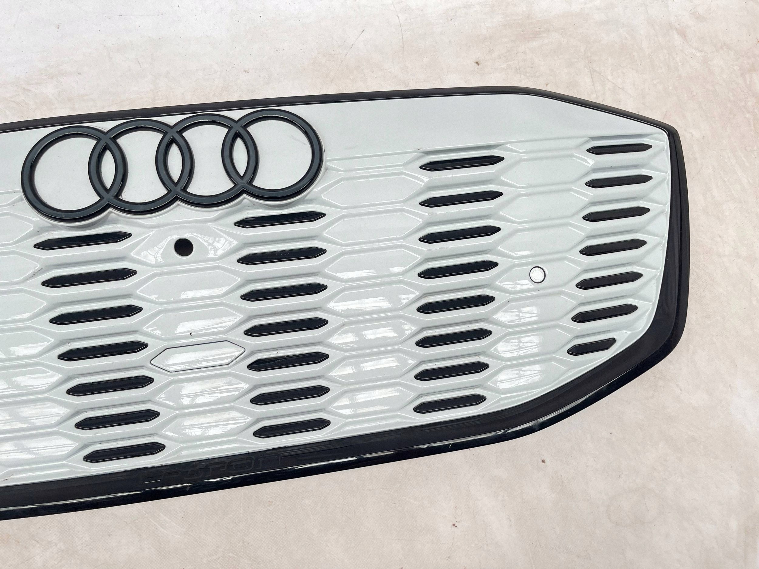 grille radiator GRIKLL front BIALY original AUDI E-TRON 85H853653A