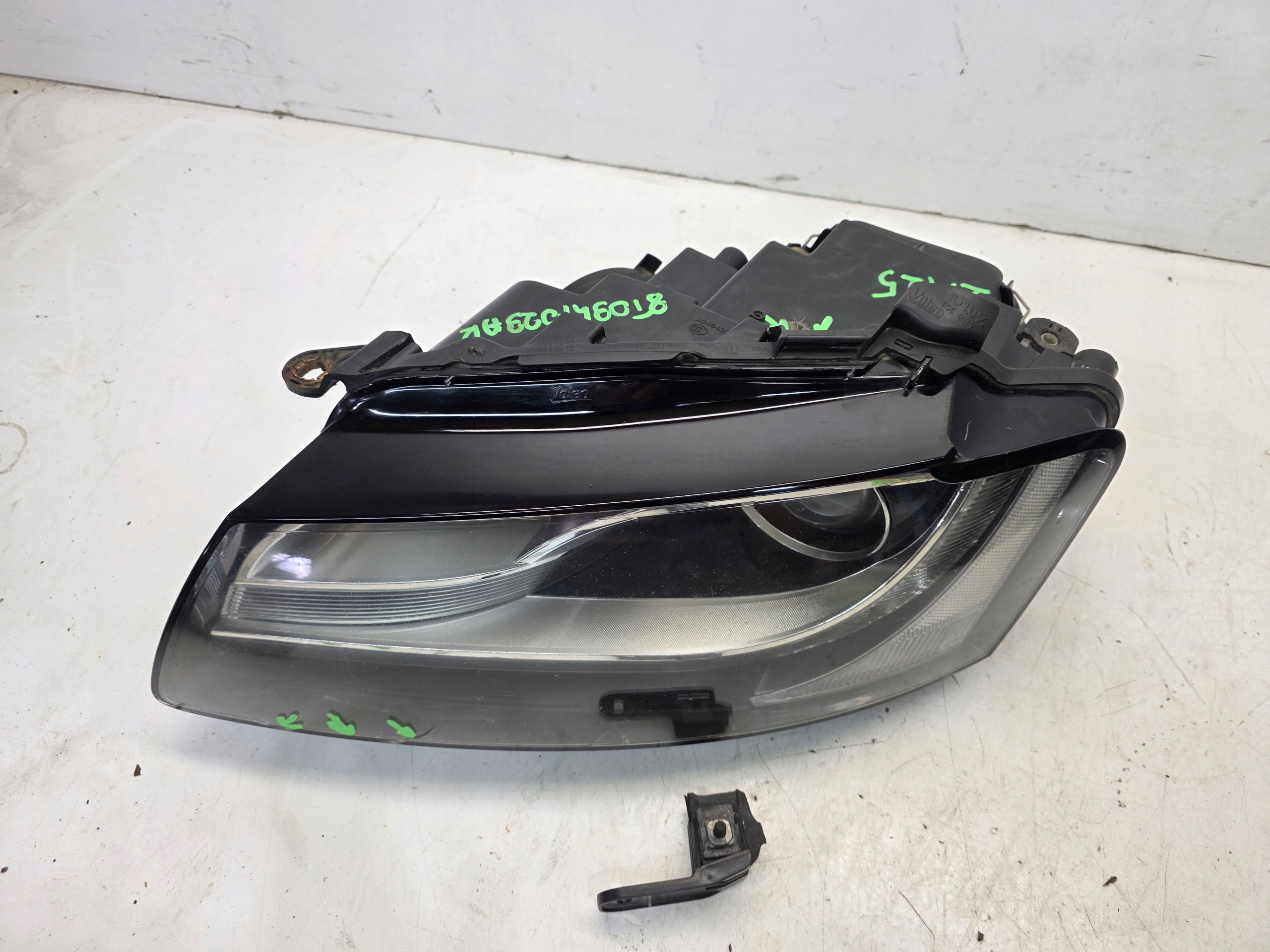 REFLEKTOR light left front BI XENON LED AUDI A5 8T 8T0941029AK EU 27/25