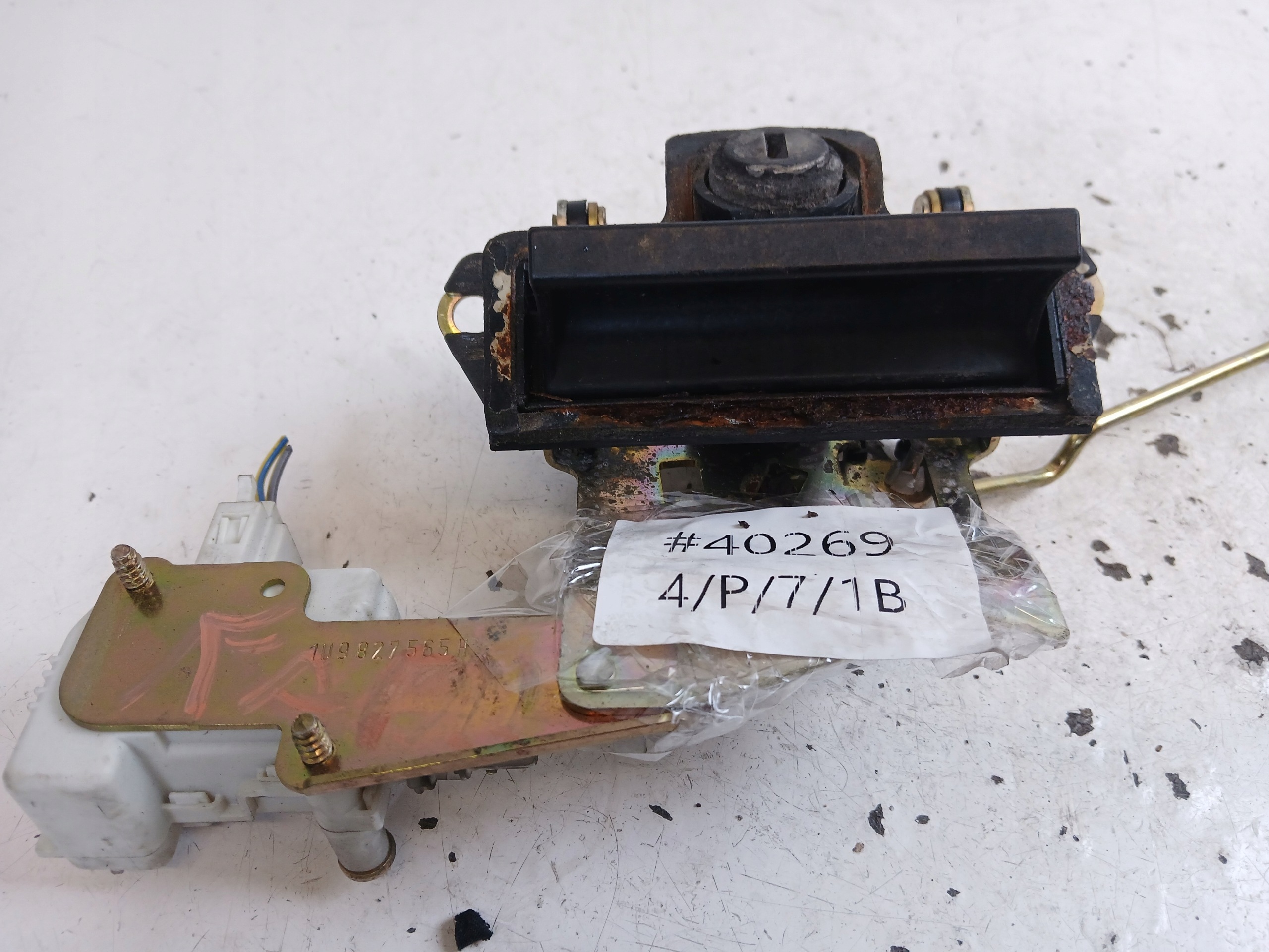 SKODA OCTAVIA and KOMBI handle bonnet boot lock cylinder 1U9827565H