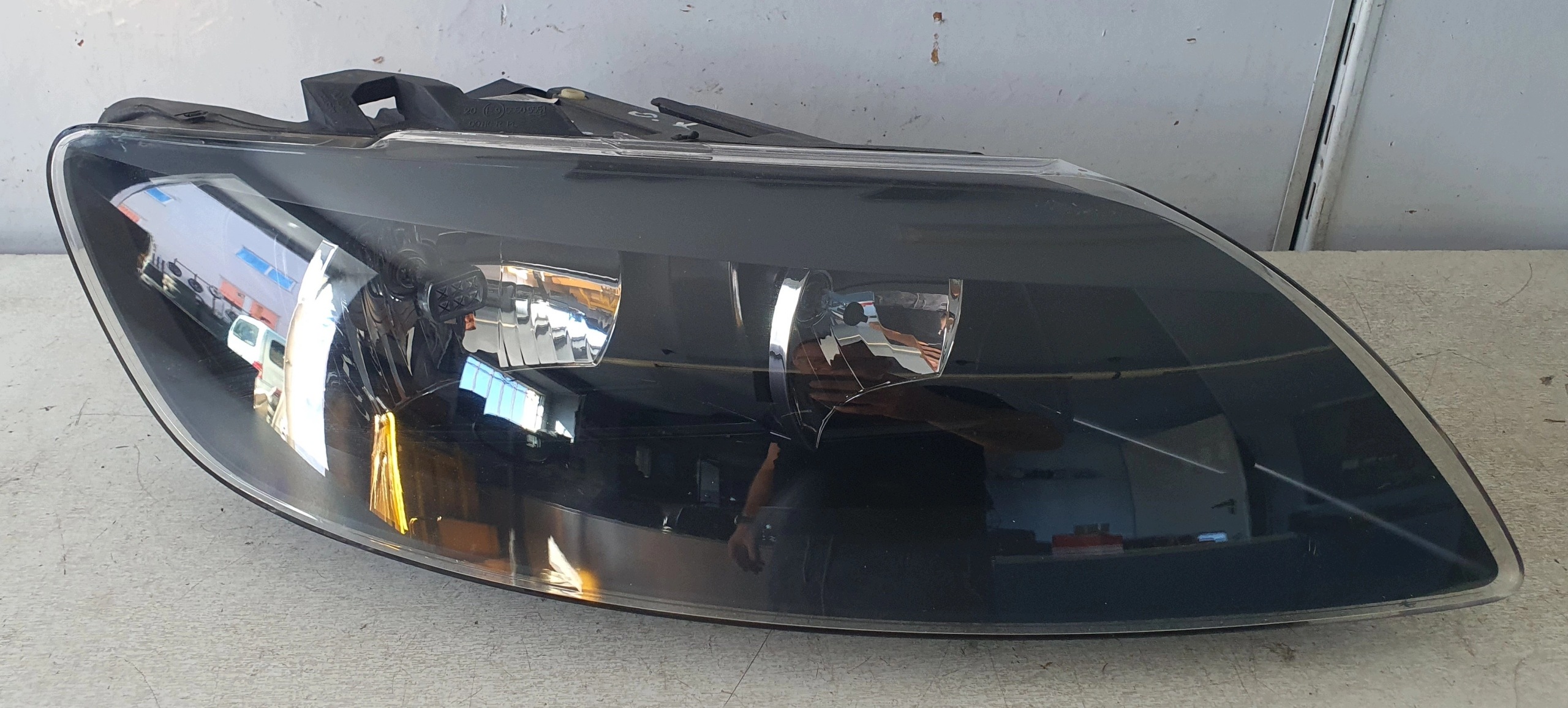 AUDI Q7 4L 2005-2015 REFLEKTOR light right right ZWYKLY original 4L0941004