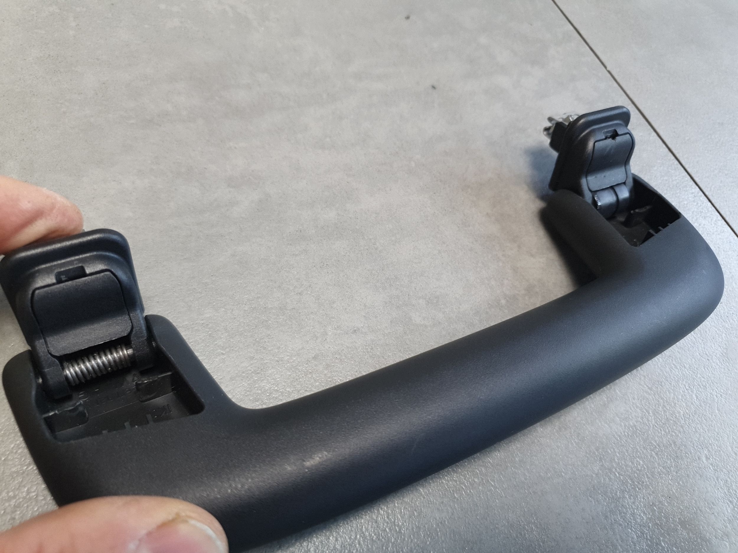 Audi SQ6 e-tron poignée plafonnier avant 8V0857607