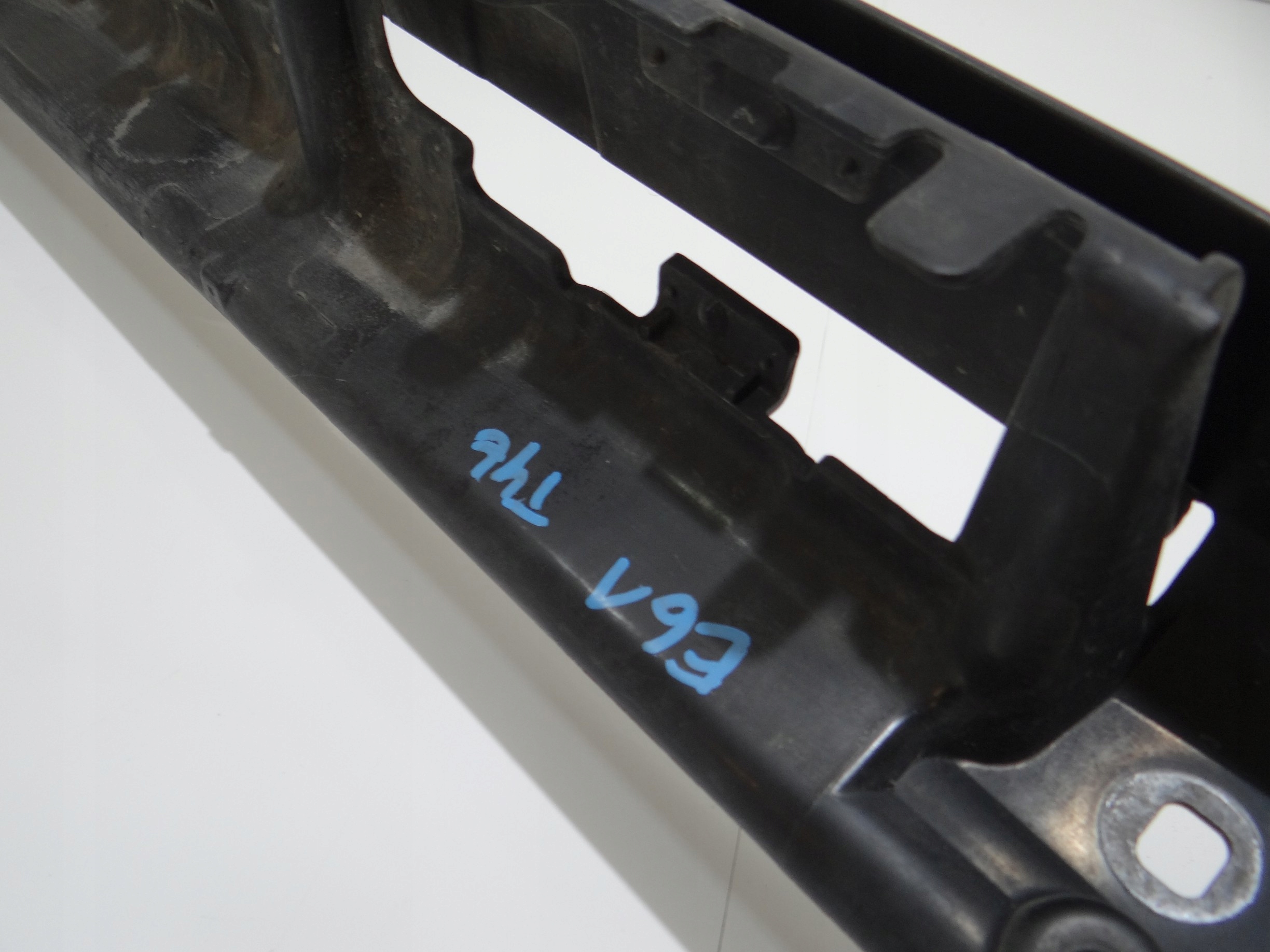 bumper bracket central rear part BMW E61 OE 7060797 (4647790)