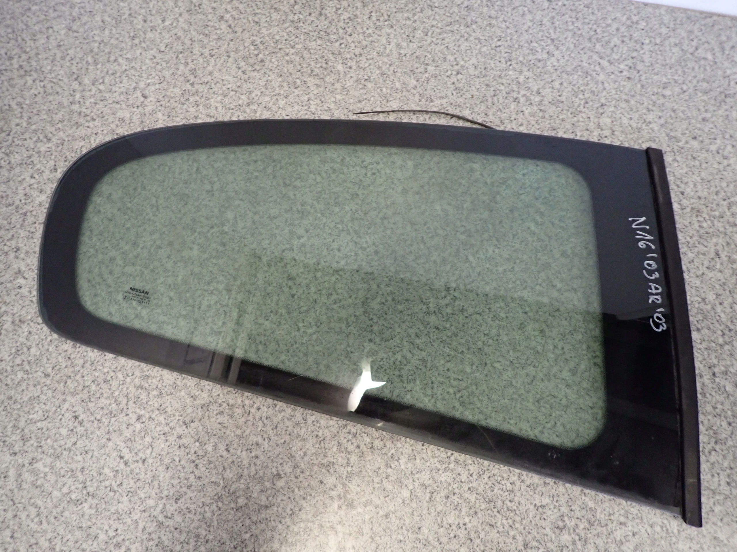 NISSAN ALMERA N16 HB 00-06 кузовне скло праве