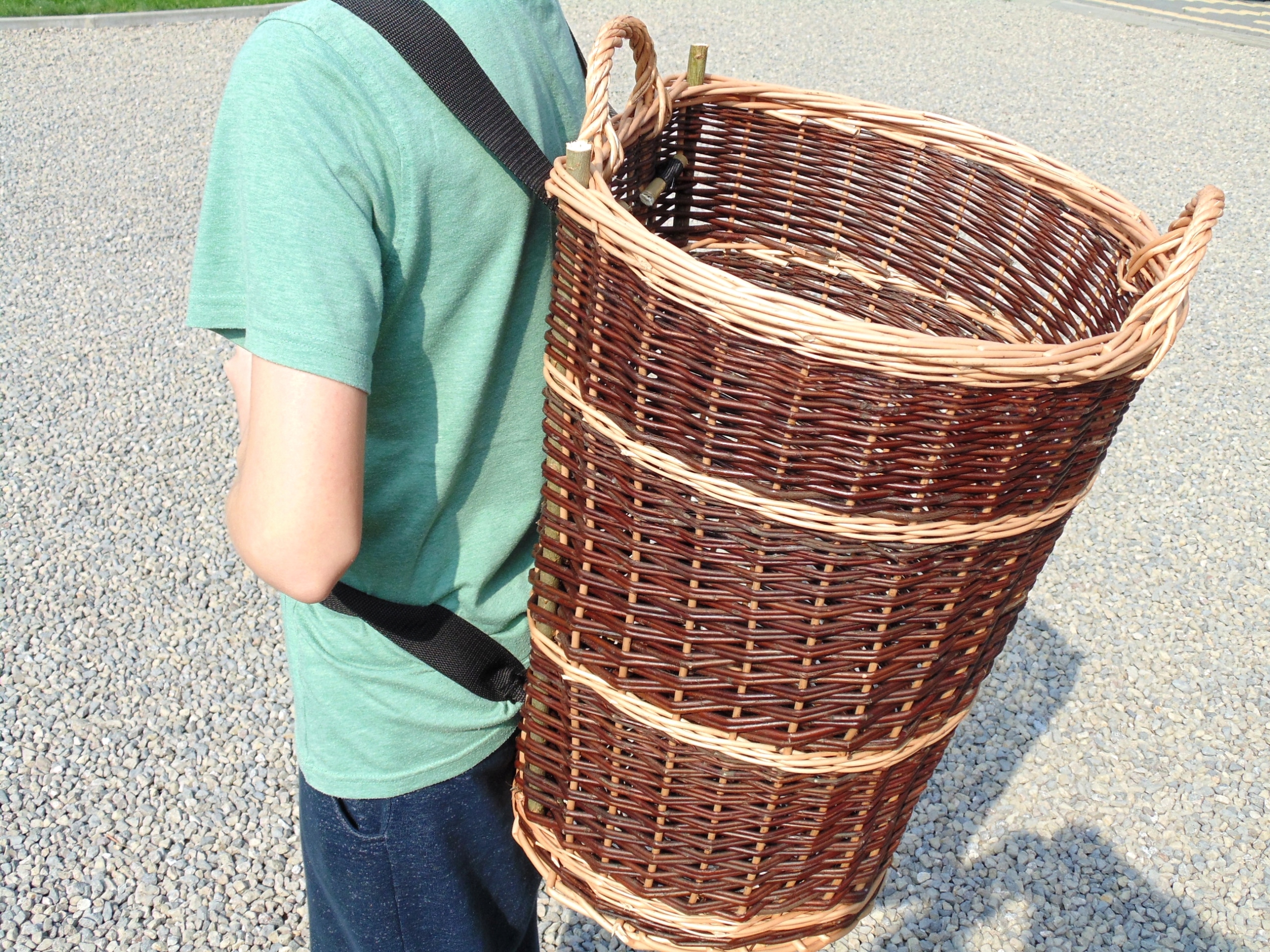 KOSZ GOSPODARCZY 'ARAB' NA LIŚCIE LUB SIANO ŚREDNI Marka Wyroby wiklinowe